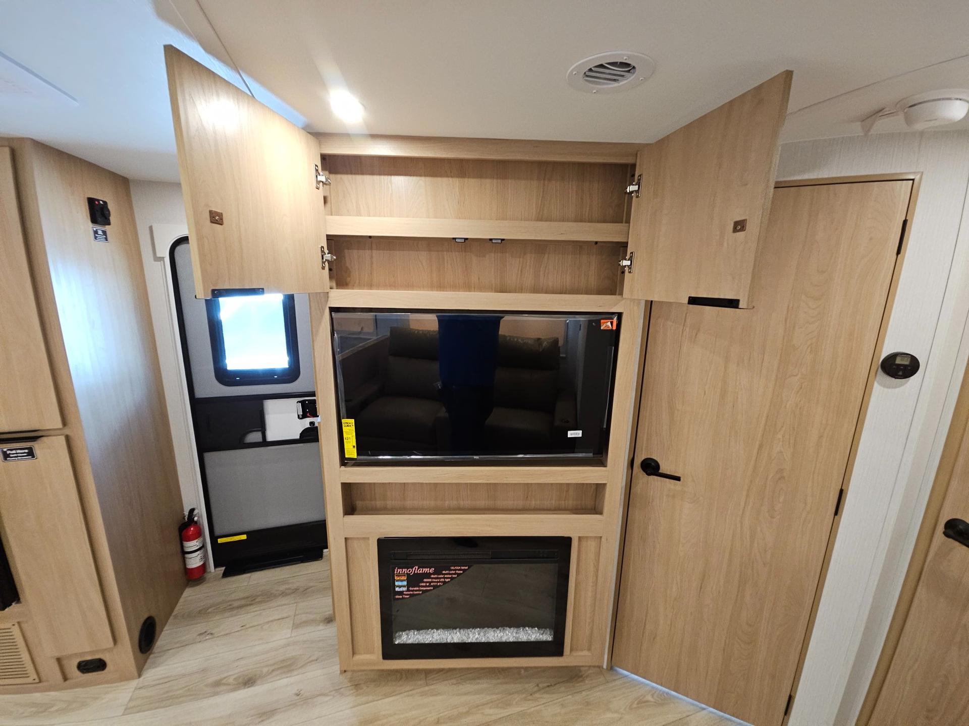 2026 Winnebago 2026 Winnebago Thrive - thumbnail 24