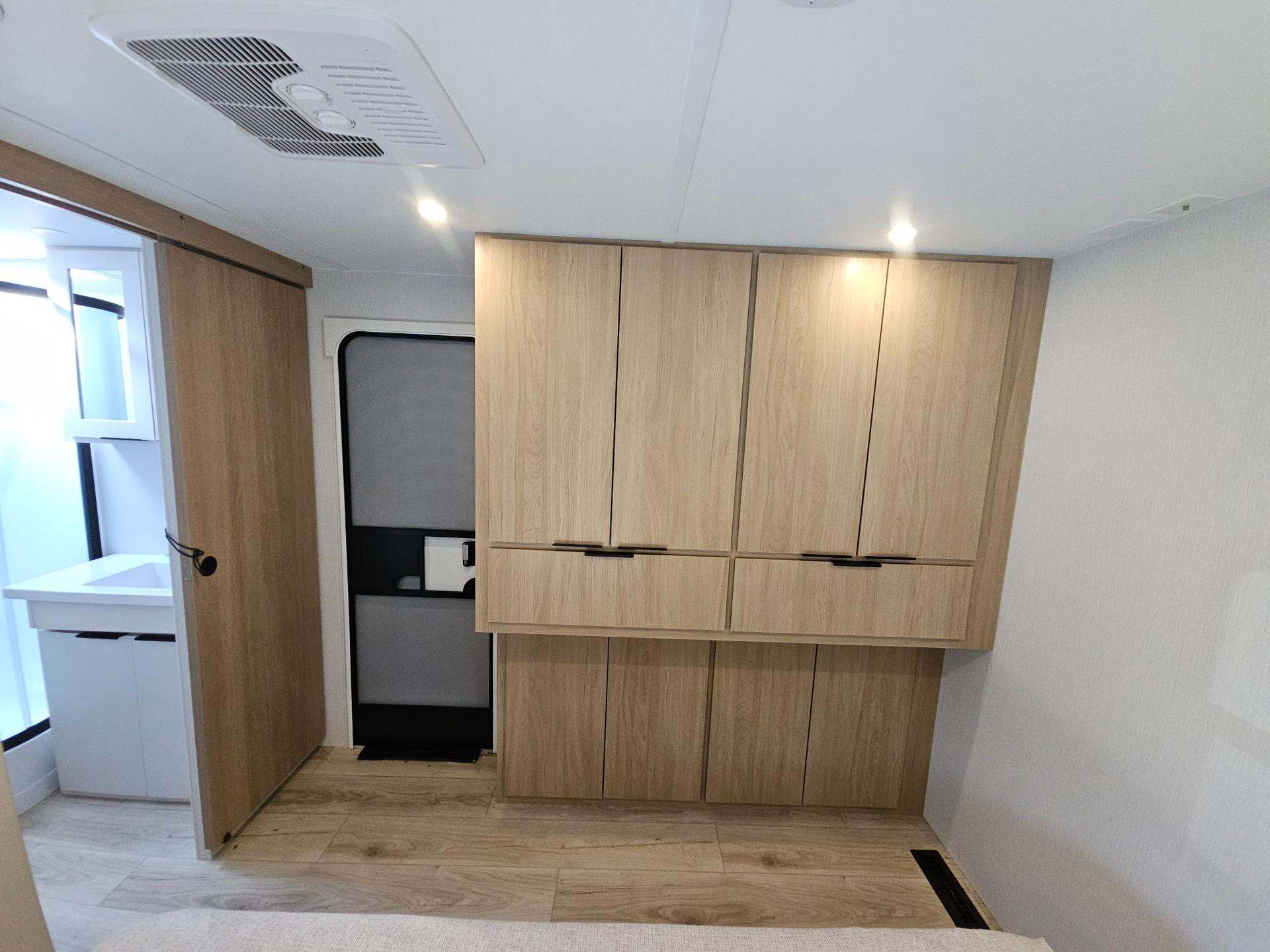 2026 Winnebago 2026 Winnebago Thrive - thumbnail 28