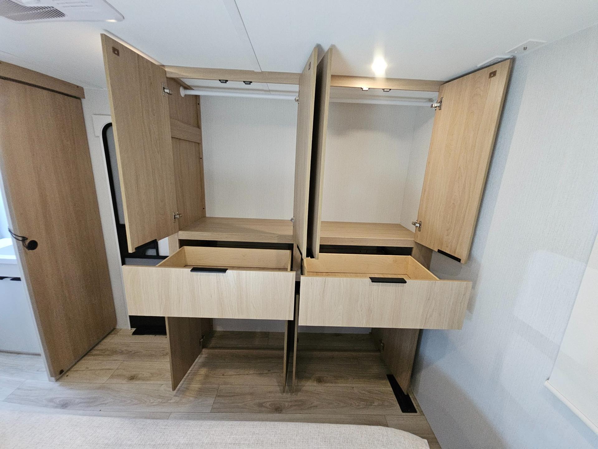 2026 Winnebago 2026 Winnebago Thrive - thumbnail 29