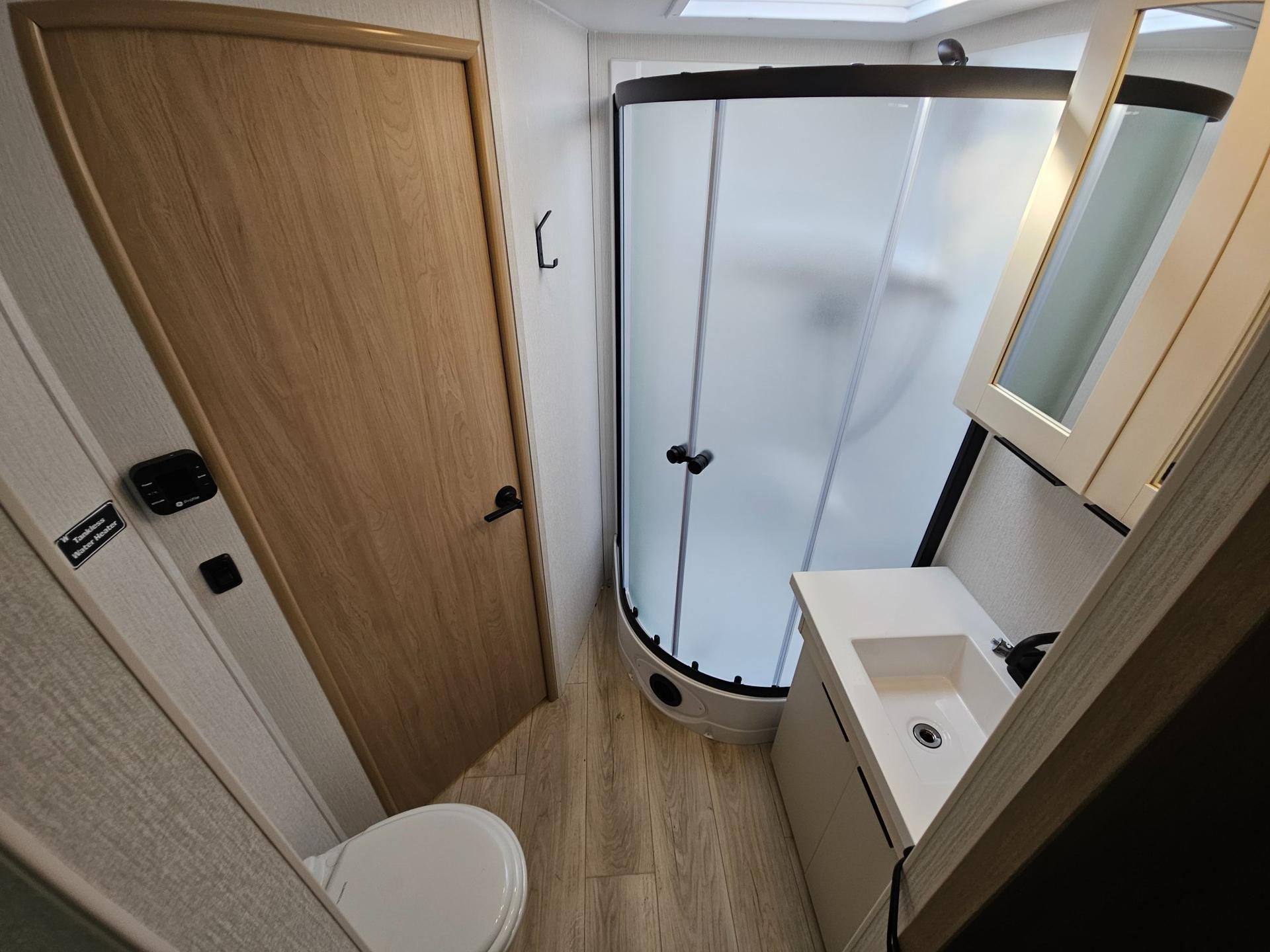 2026 Winnebago 2026 Winnebago Thrive - thumbnail 30