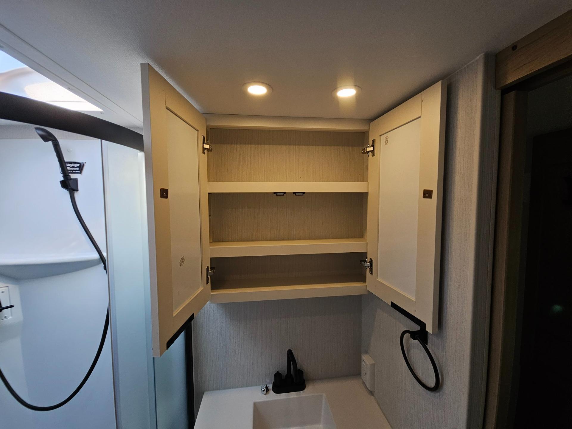 2026 Winnebago 2026 Winnebago Thrive - thumbnail 33