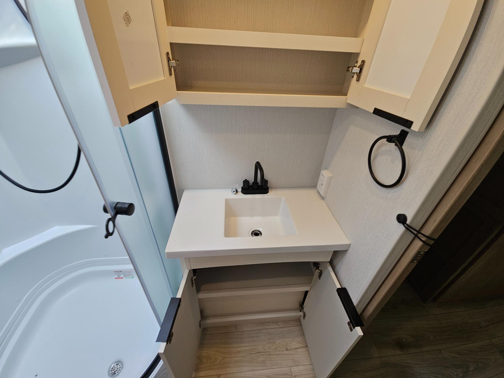 2026 Winnebago 2026 Winnebago Thrive - thumbnail 34