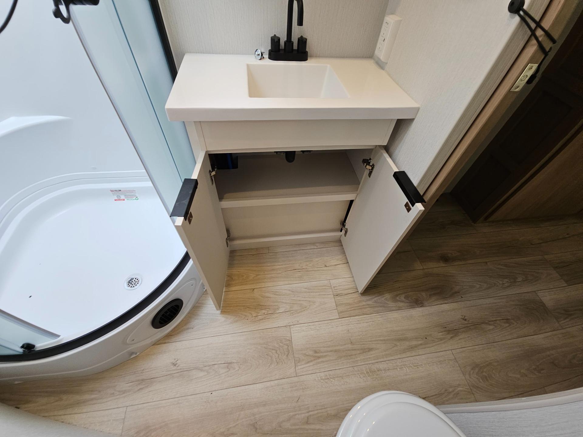 2026 Winnebago 2026 Winnebago Thrive - thumbnail 35