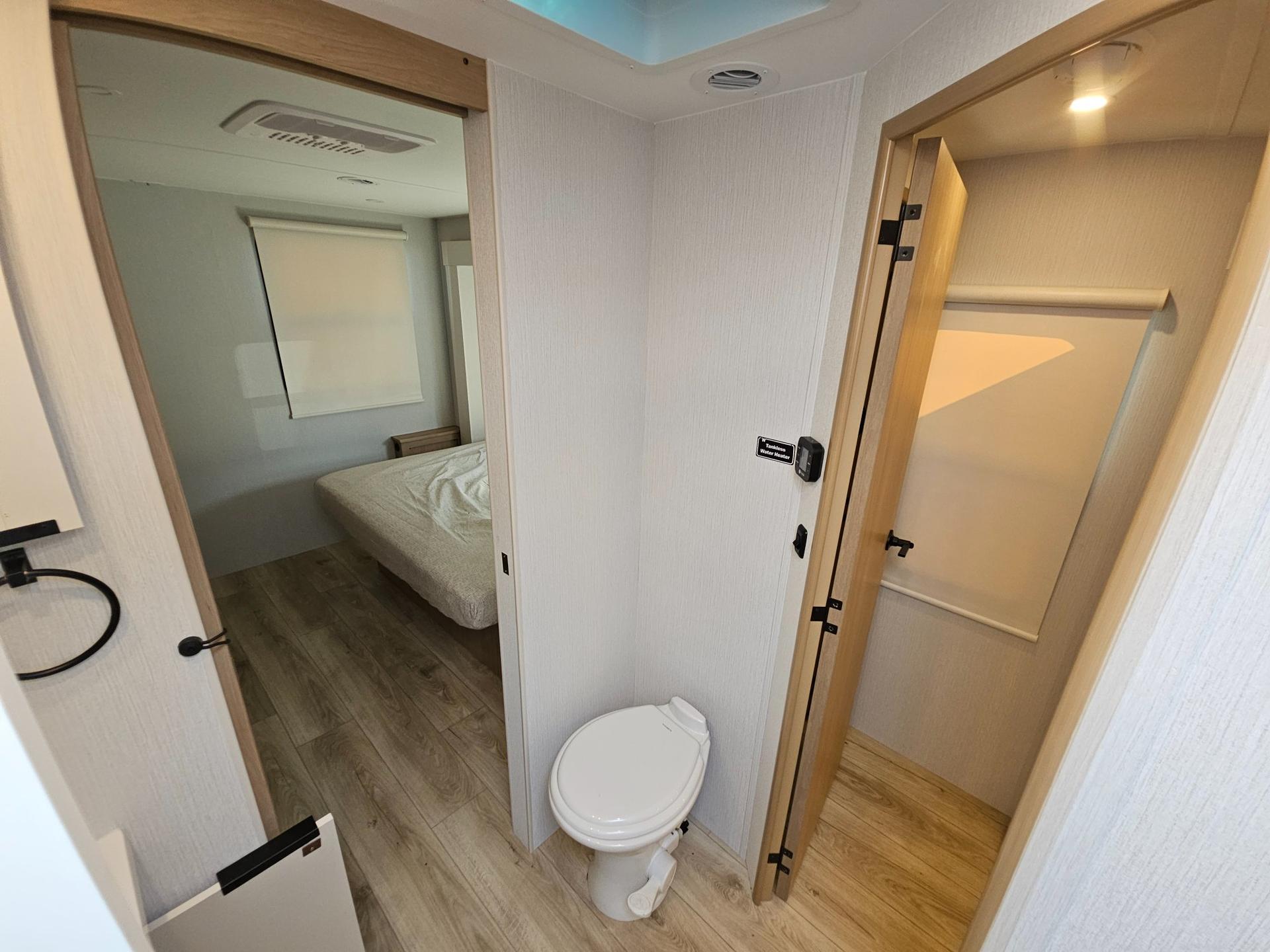 2026 Winnebago 2026 Winnebago Thrive - thumbnail 36