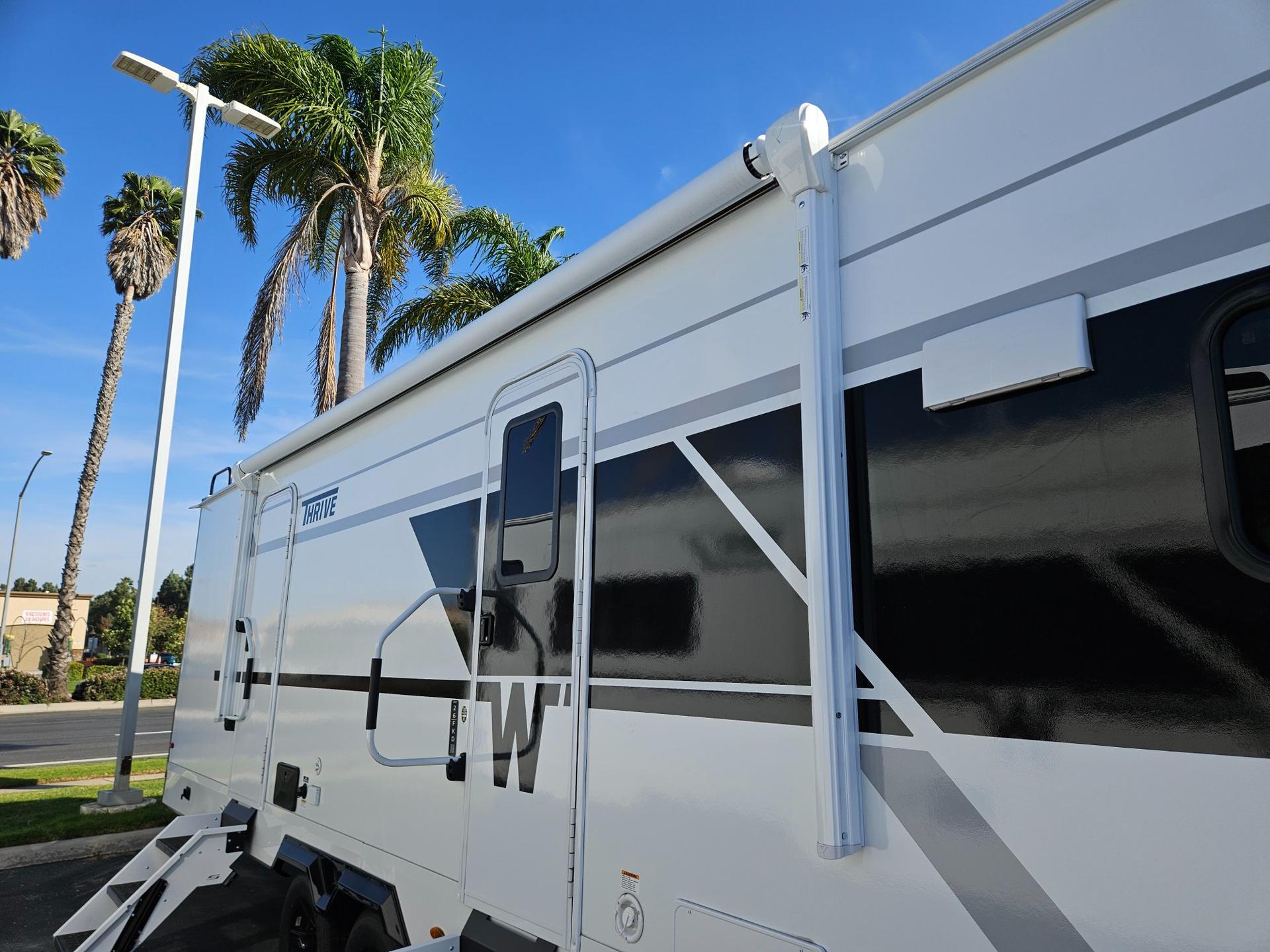 2026 Winnebago 2026 Winnebago Thrive - thumbnail 40