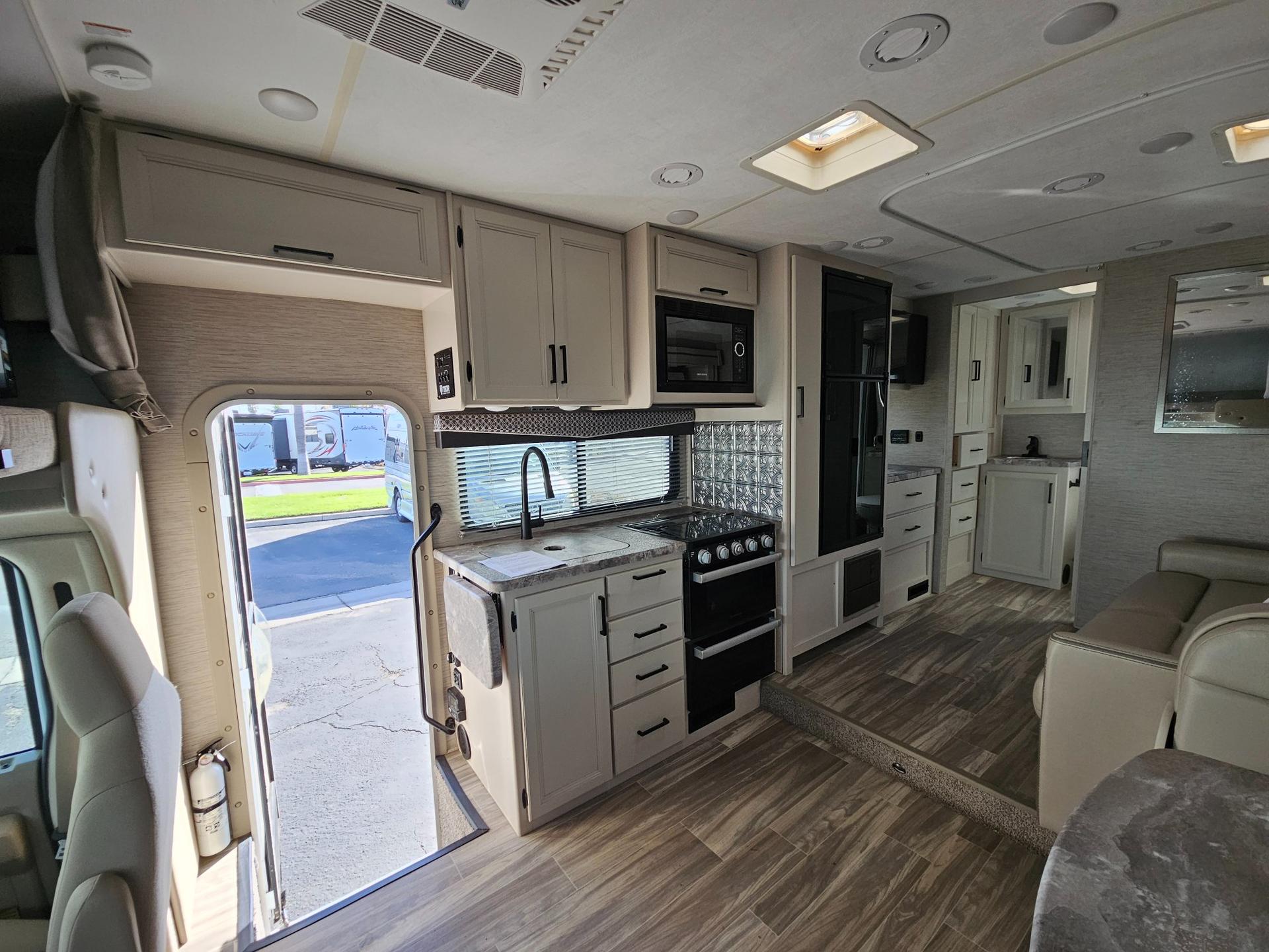 2021 Thor Motor Coach 2021 Thor Motor Coach Four Winds - thumbnail 9