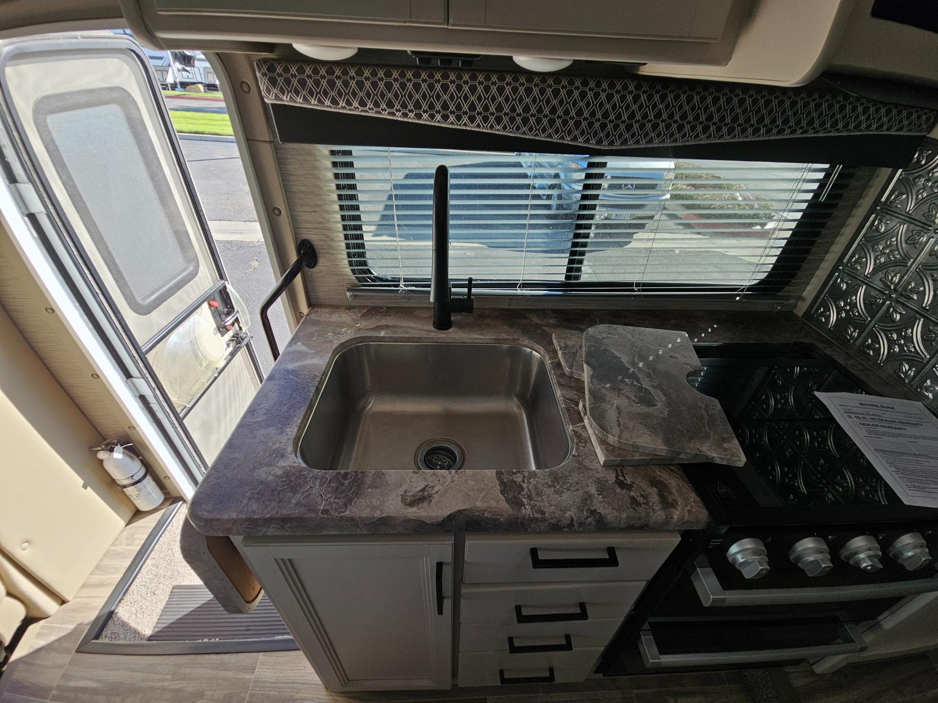 2021 Thor Motor Coach 2021 Thor Motor Coach Four Winds - thumbnail 16