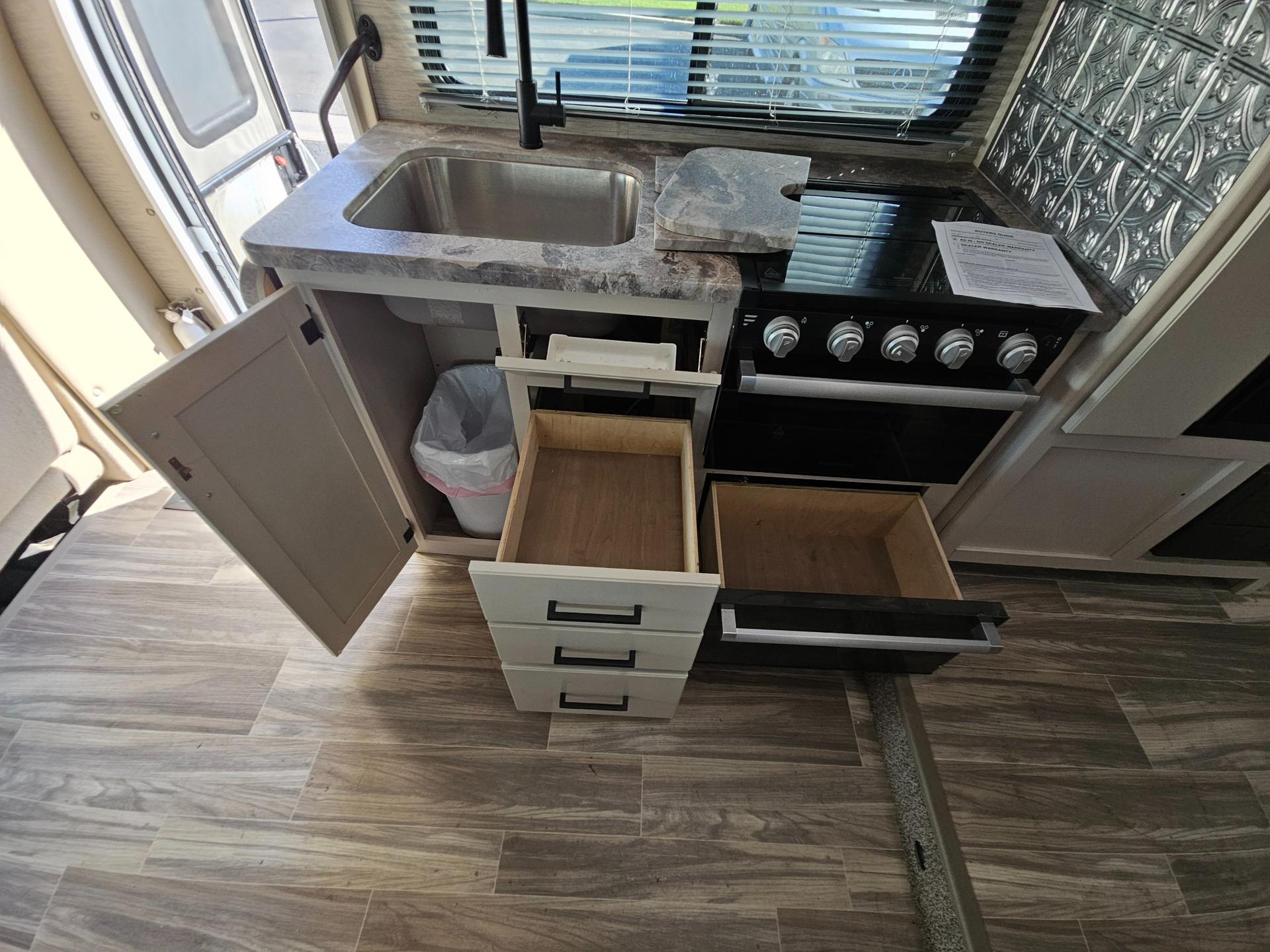 2021 Thor Motor Coach 2021 Thor Motor Coach Four Winds - thumbnail 17