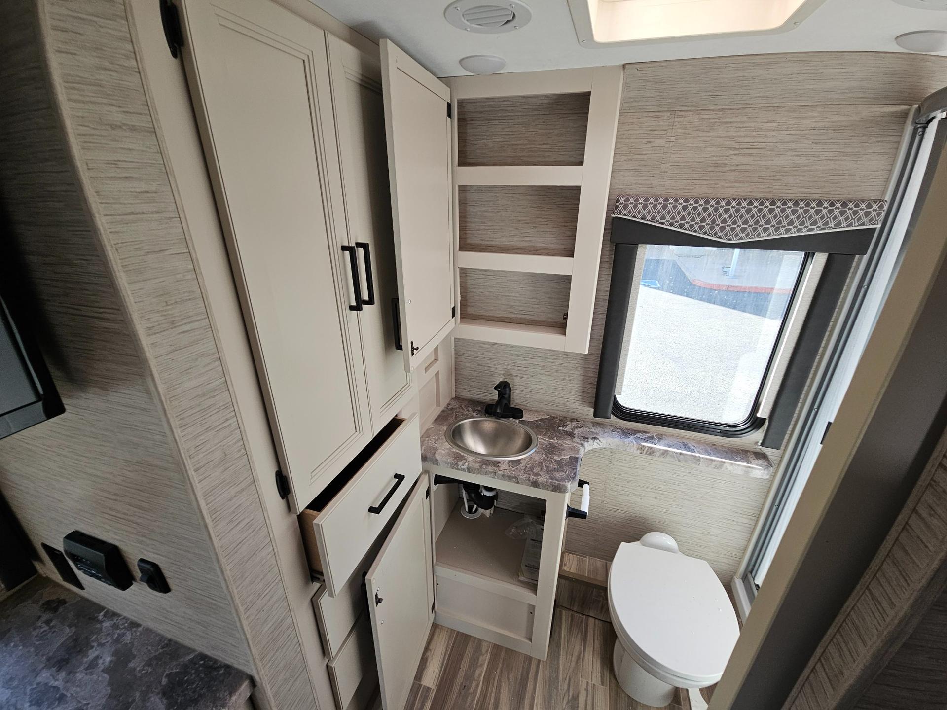 2021 Thor Motor Coach 2021 Thor Motor Coach Four Winds - thumbnail 26