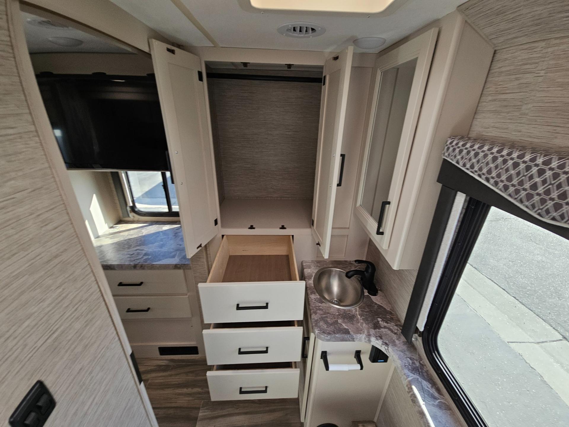 2021 Thor Motor Coach 2021 Thor Motor Coach Four Winds - thumbnail 31