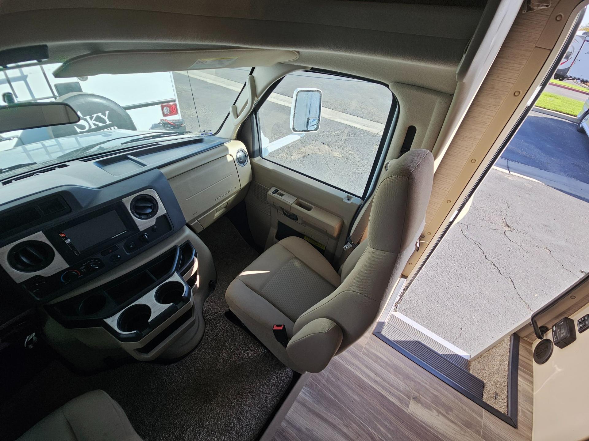 2021 Thor Motor Coach 2021 Thor Motor Coach Four Winds - thumbnail 37