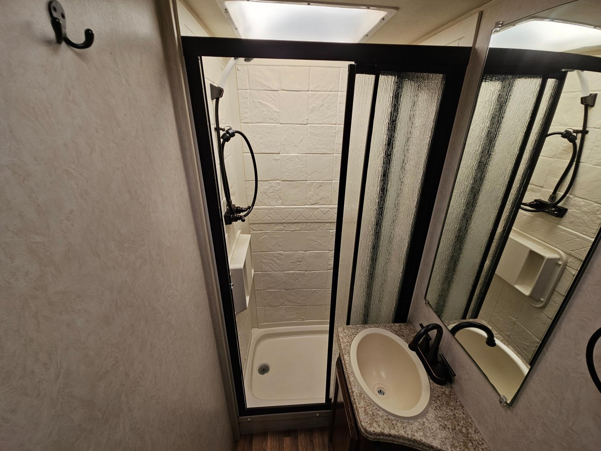 2013 Coachmen 2013 Coachmen Leprechaun - thumbnail 22