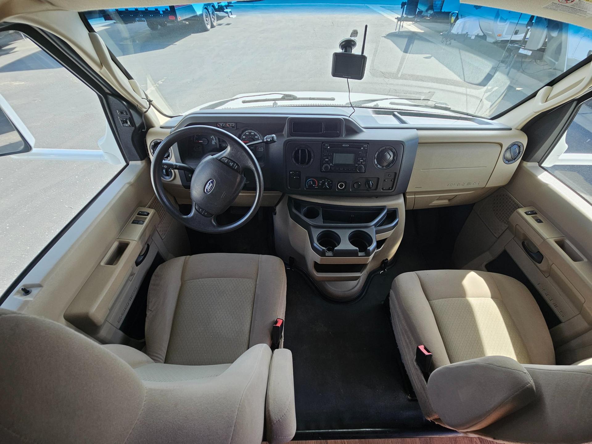 2013 Coachmen 2013 Coachmen Leprechaun - thumbnail 31