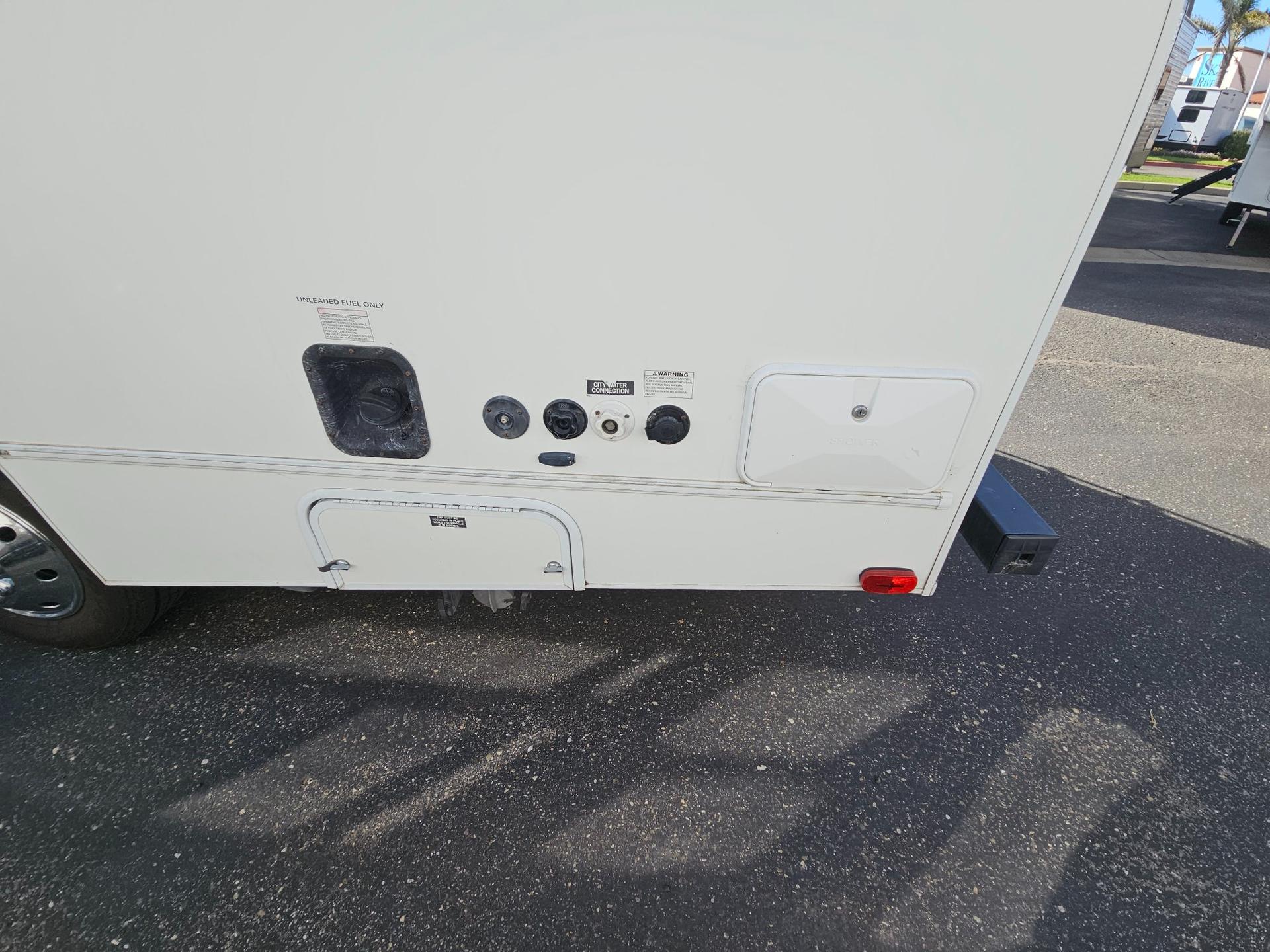 2013 Coachmen 2013 Coachmen Leprechaun - thumbnail 39