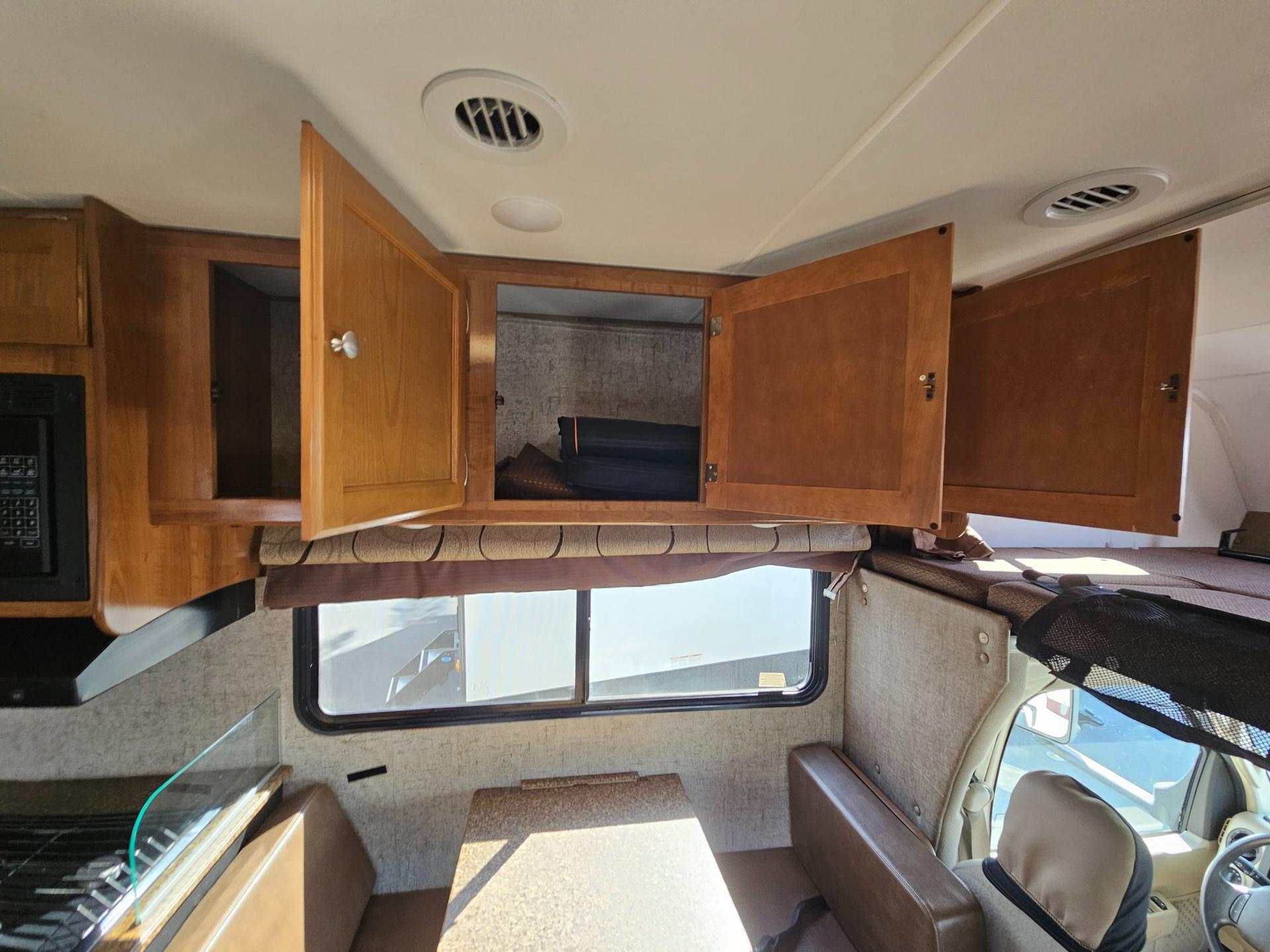 2018 Coachmen 2018 Coachmen Leprechaun - thumbnail 10