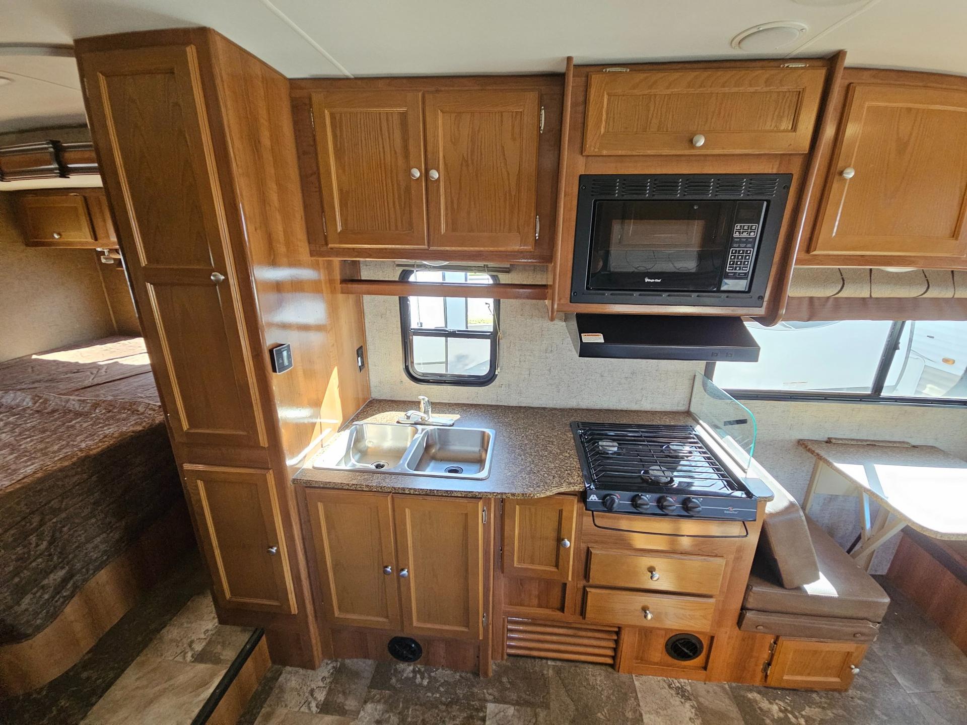 2018 Coachmen 2018 Coachmen Leprechaun - thumbnail 12