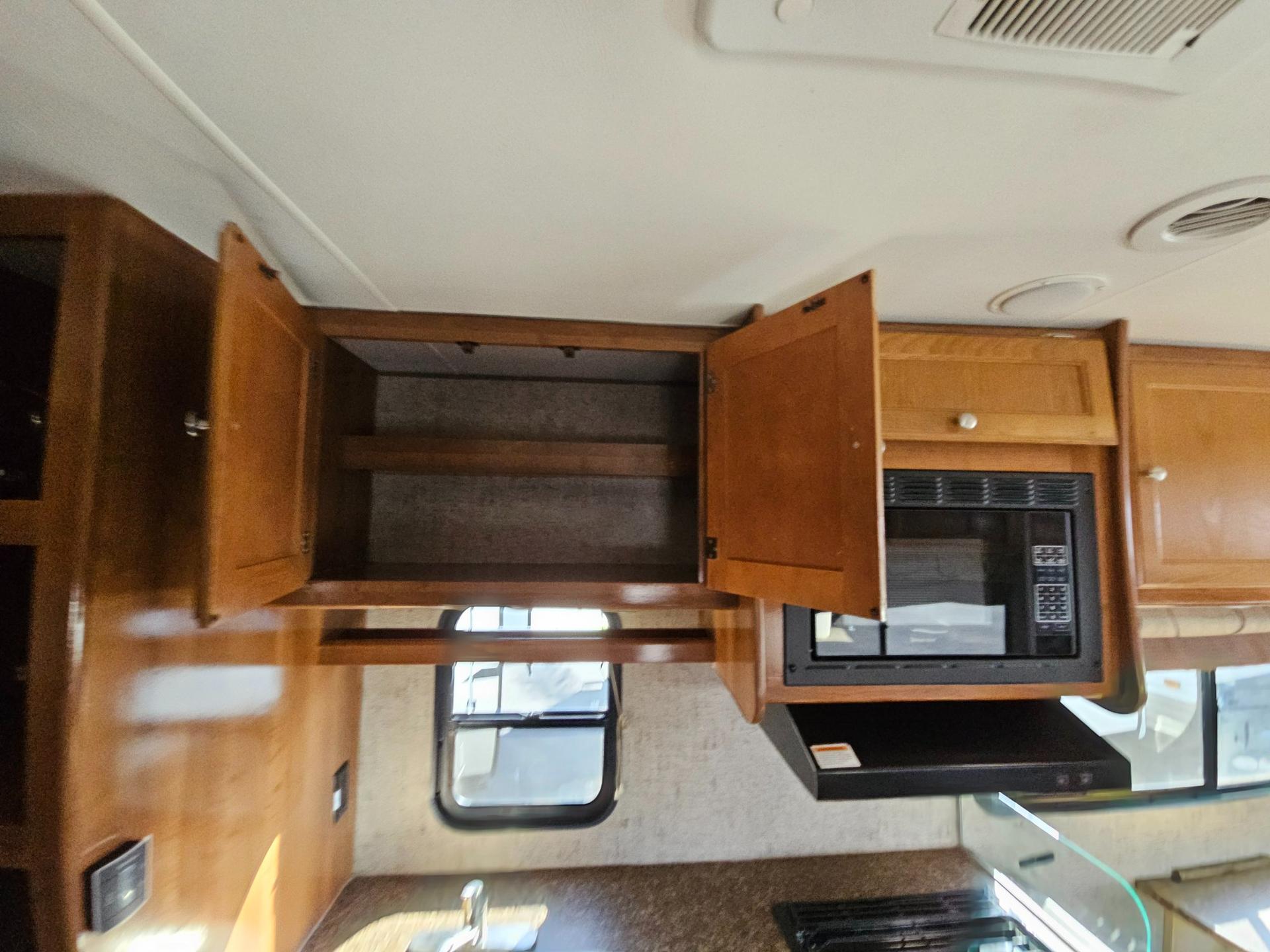 2018 Coachmen 2018 Coachmen Leprechaun - thumbnail 14