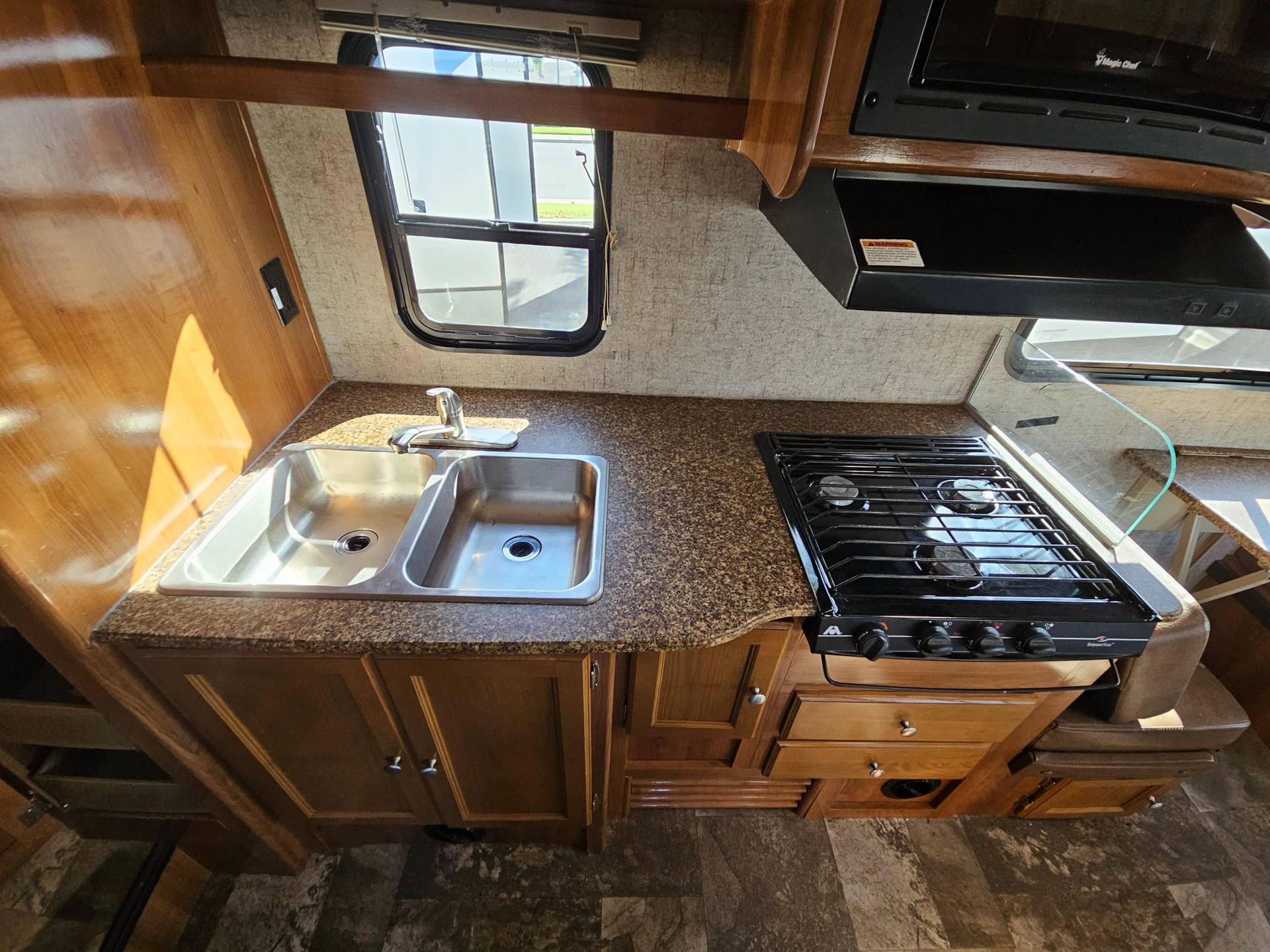 2018 Coachmen 2018 Coachmen Leprechaun - thumbnail 15