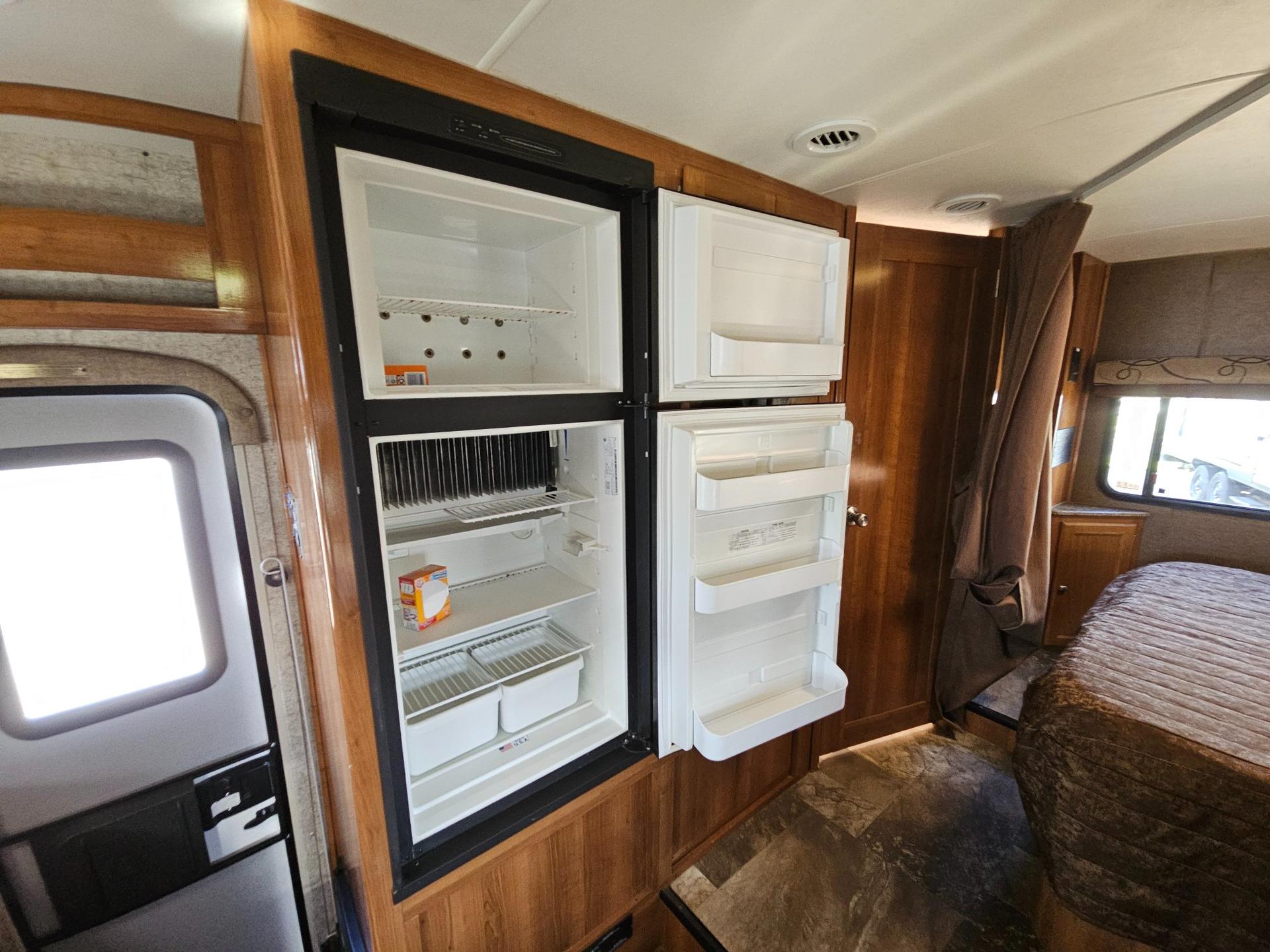 2018 Coachmen 2018 Coachmen Leprechaun - thumbnail 20