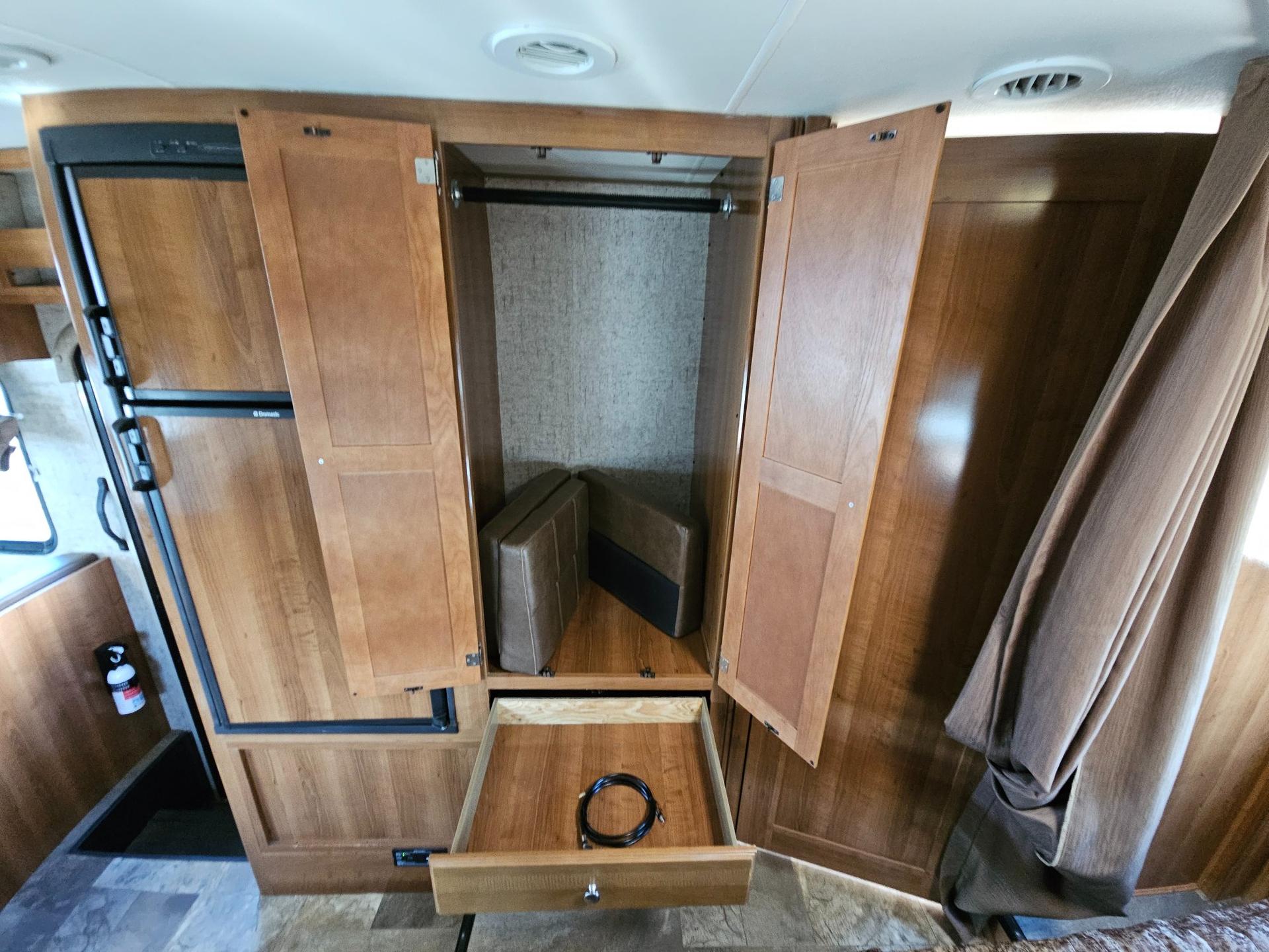 2018 Coachmen 2018 Coachmen Leprechaun - thumbnail 21