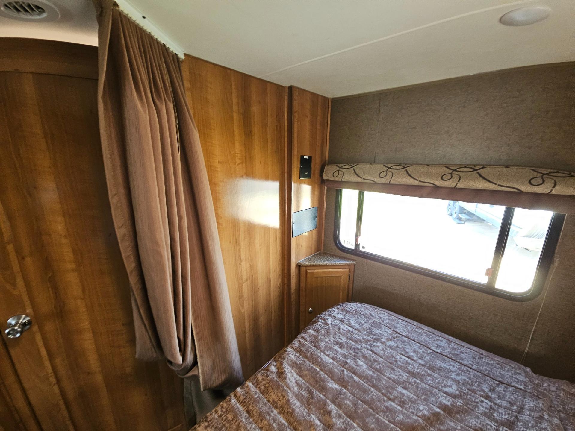 2018 Coachmen 2018 Coachmen Leprechaun - thumbnail 25