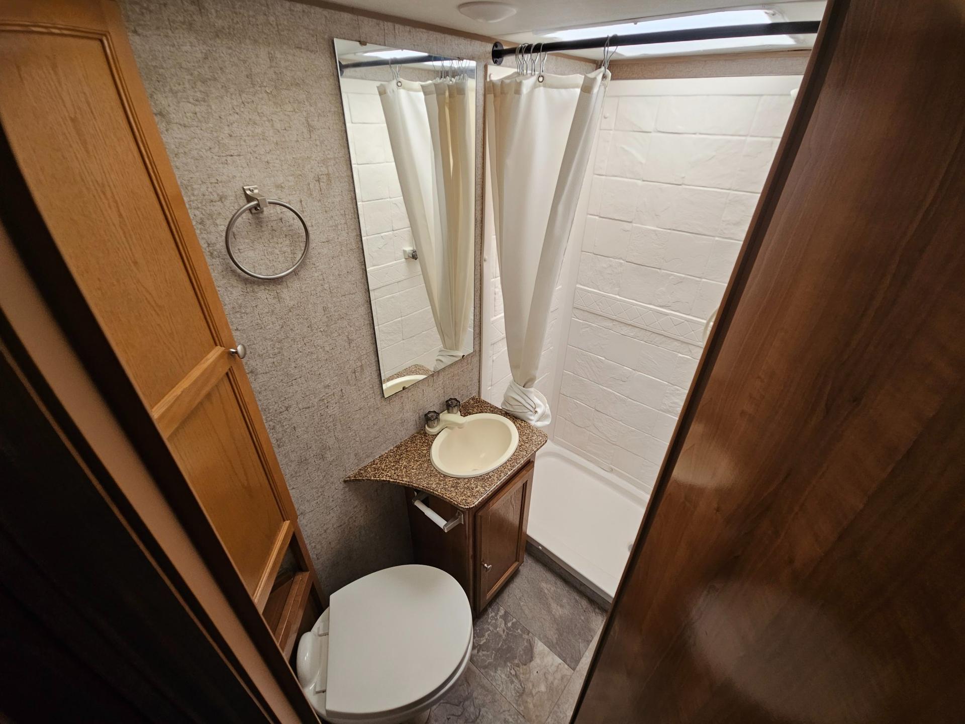 2018 Coachmen 2018 Coachmen Leprechaun - thumbnail 26