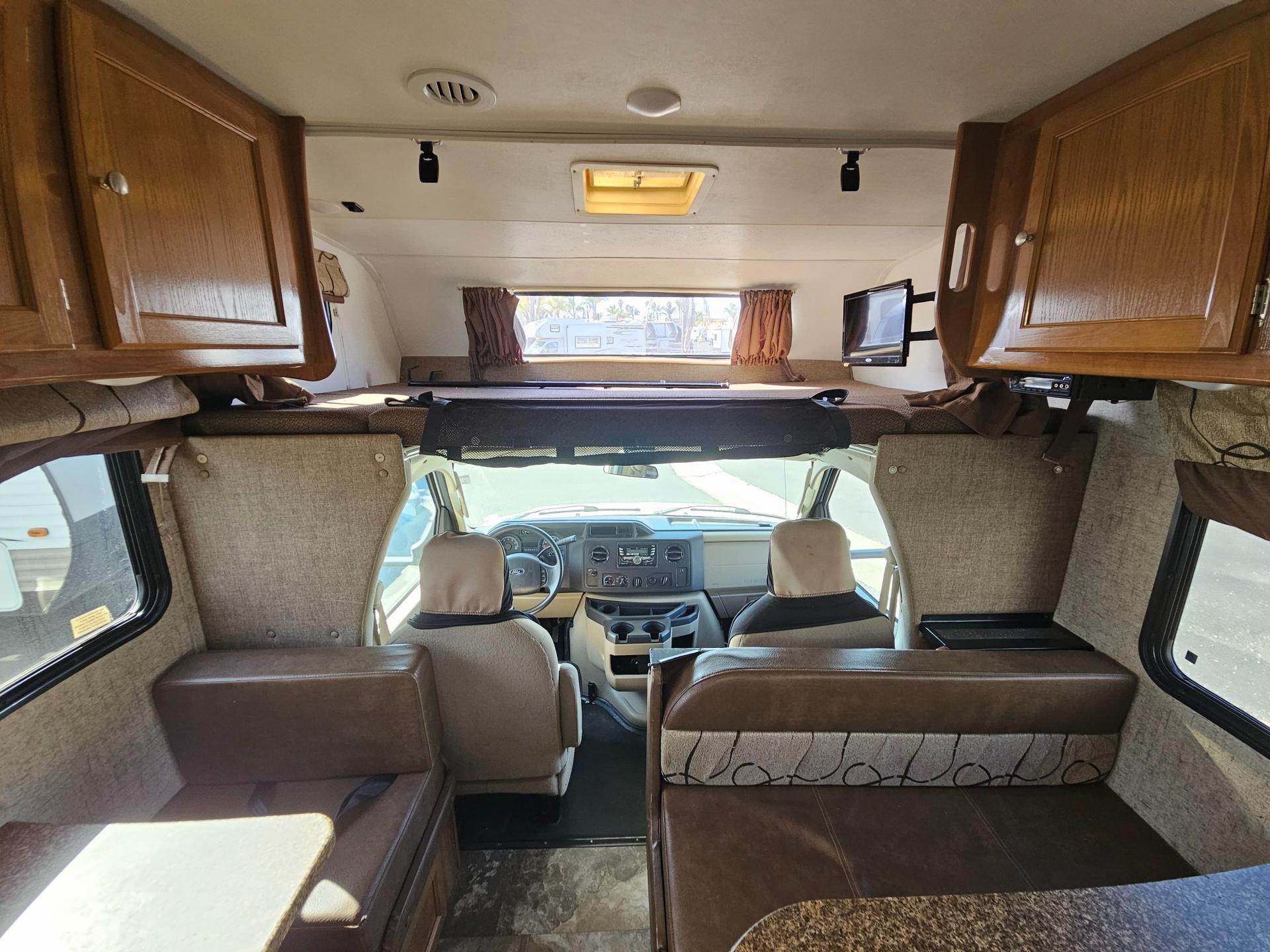 2018 Coachmen 2018 Coachmen Leprechaun - thumbnail 30