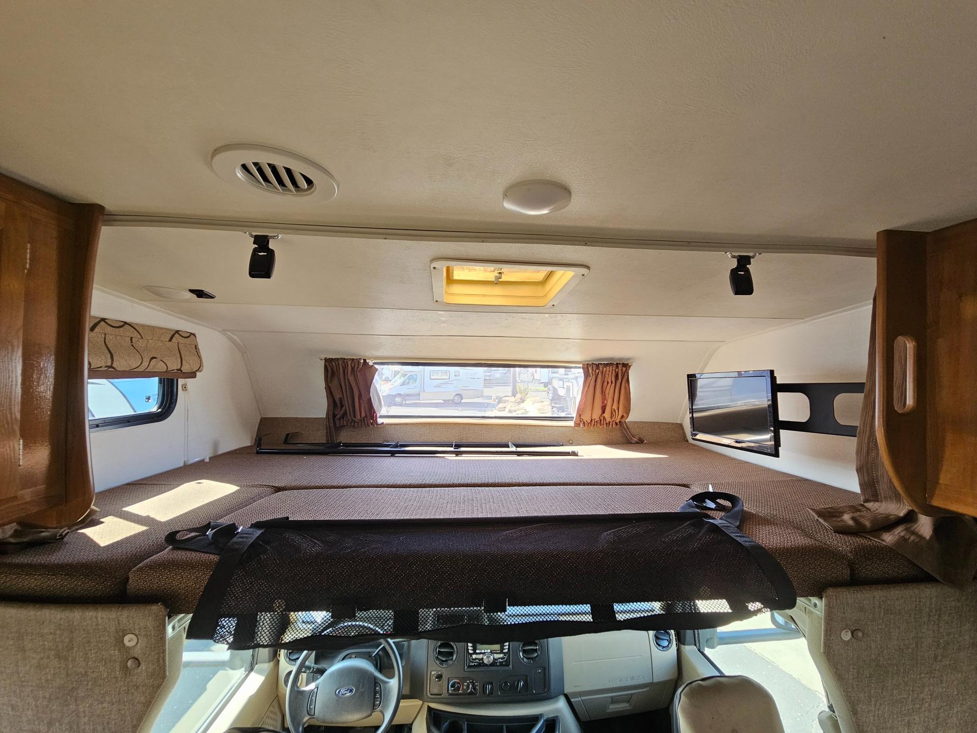 2018 Coachmen 2018 Coachmen Leprechaun - thumbnail 31