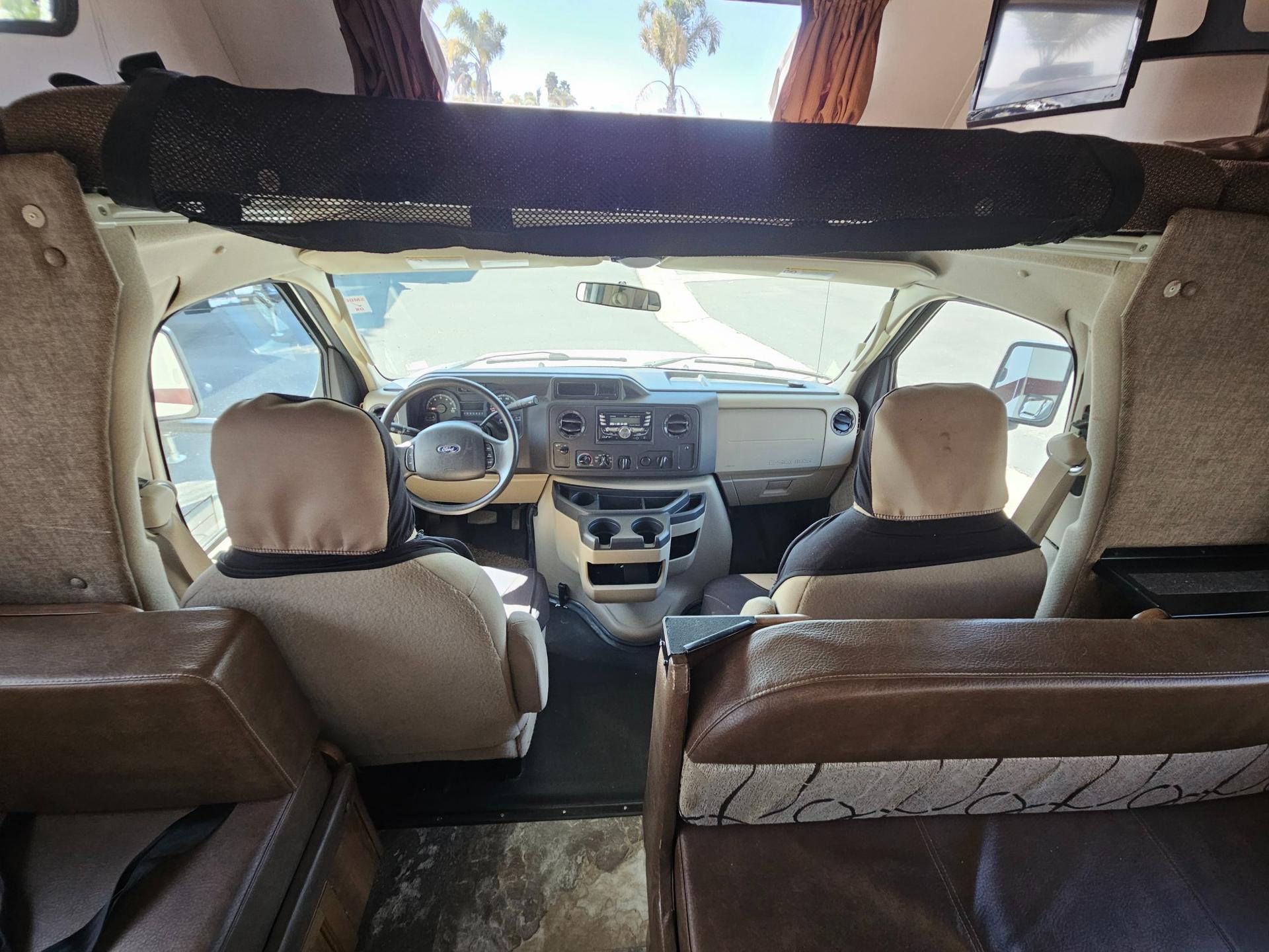 2018 Coachmen 2018 Coachmen Leprechaun - thumbnail 32