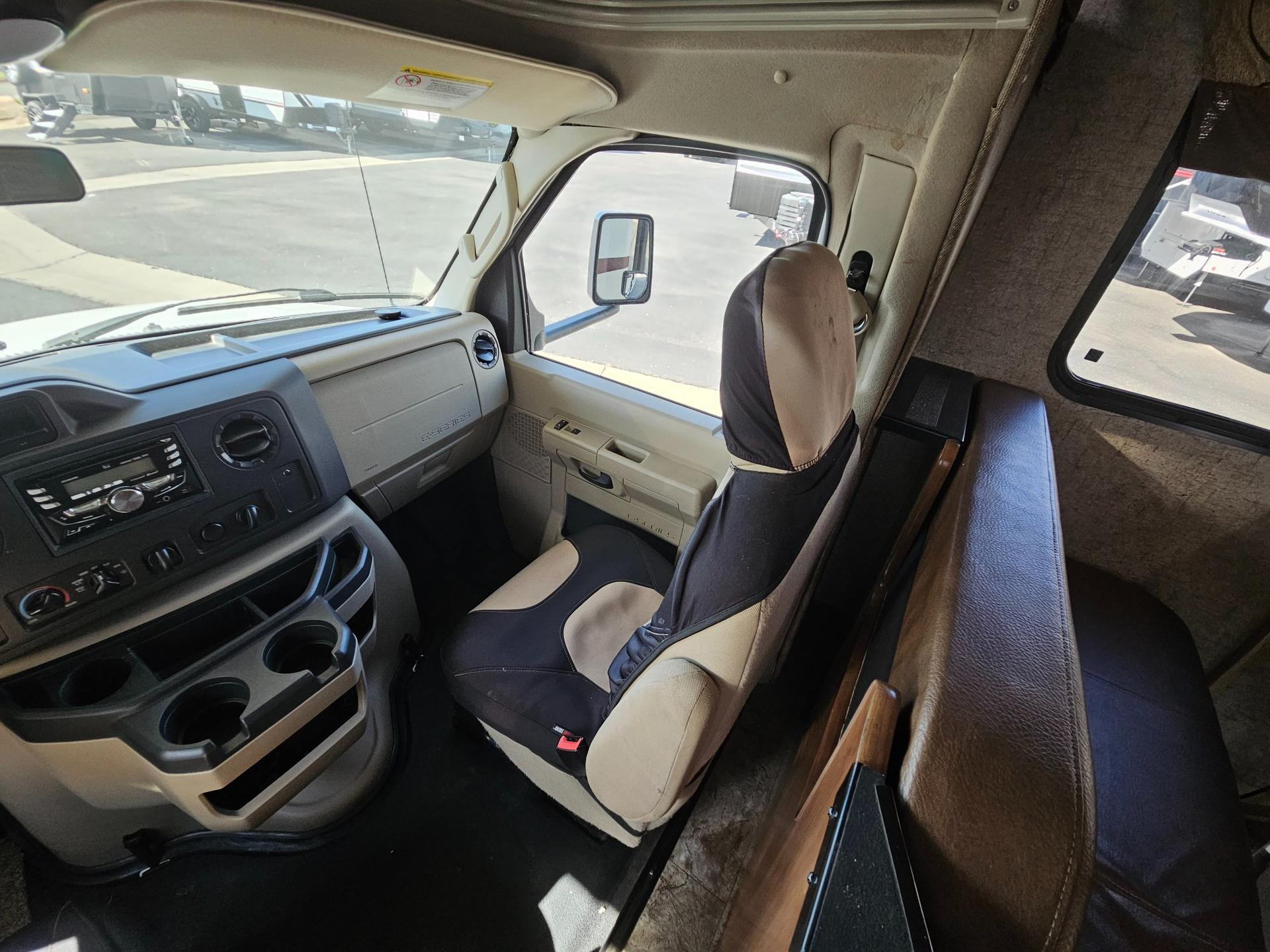 2018 Coachmen 2018 Coachmen Leprechaun - thumbnail 34