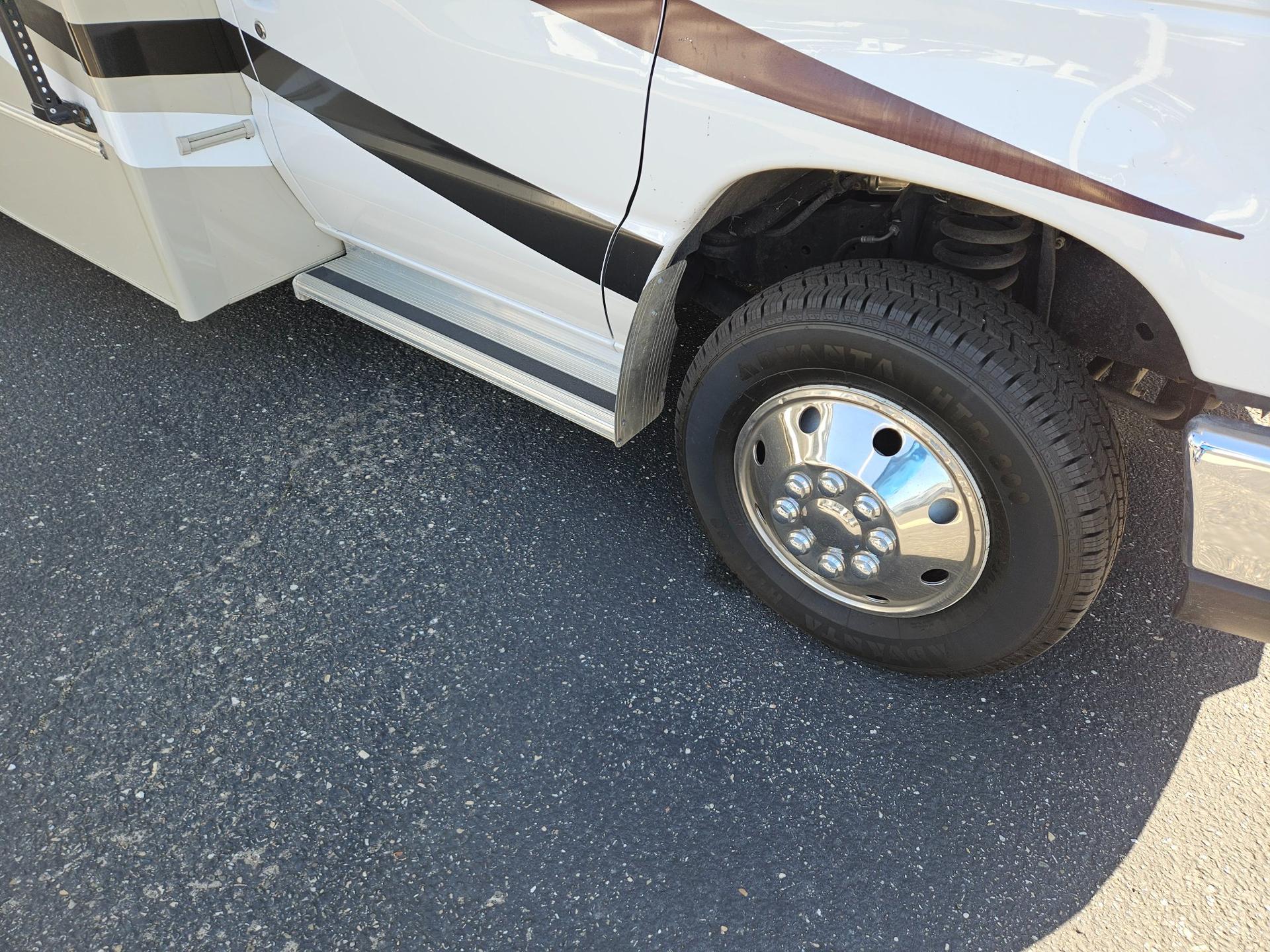 2018 Coachmen 2018 Coachmen Leprechaun - thumbnail 37