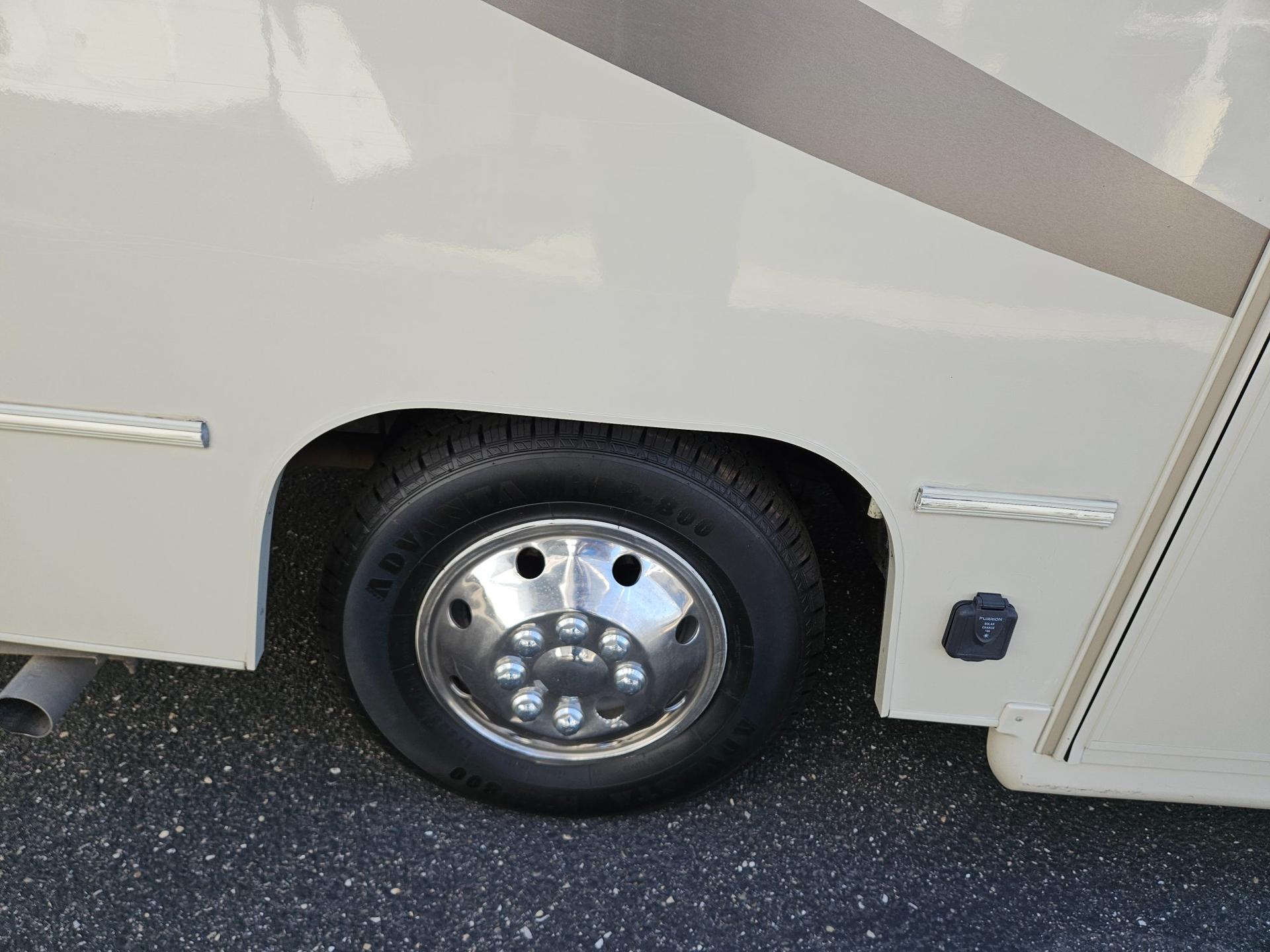 2018 Coachmen 2018 Coachmen Leprechaun - thumbnail 40