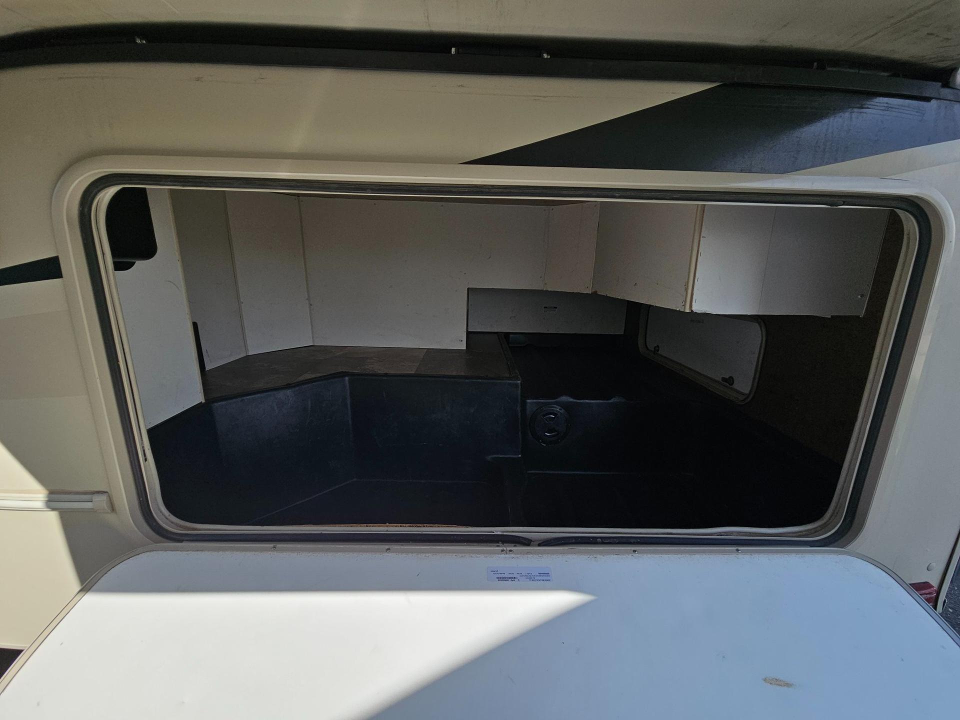 2018 Coachmen 2018 Coachmen Leprechaun - thumbnail 43