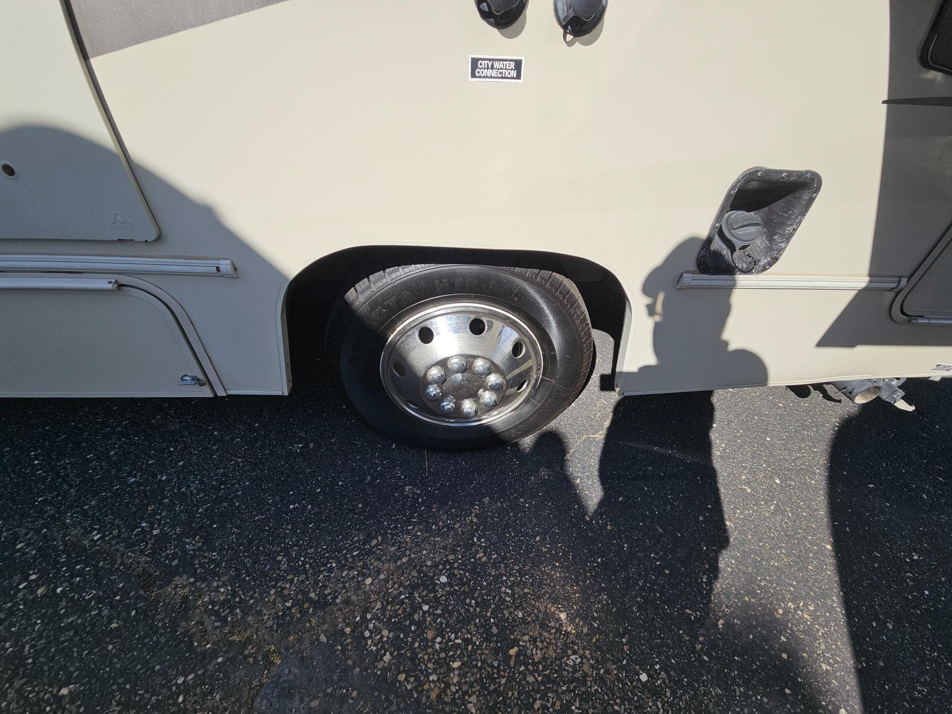 2018 Coachmen 2018 Coachmen Leprechaun - thumbnail 44