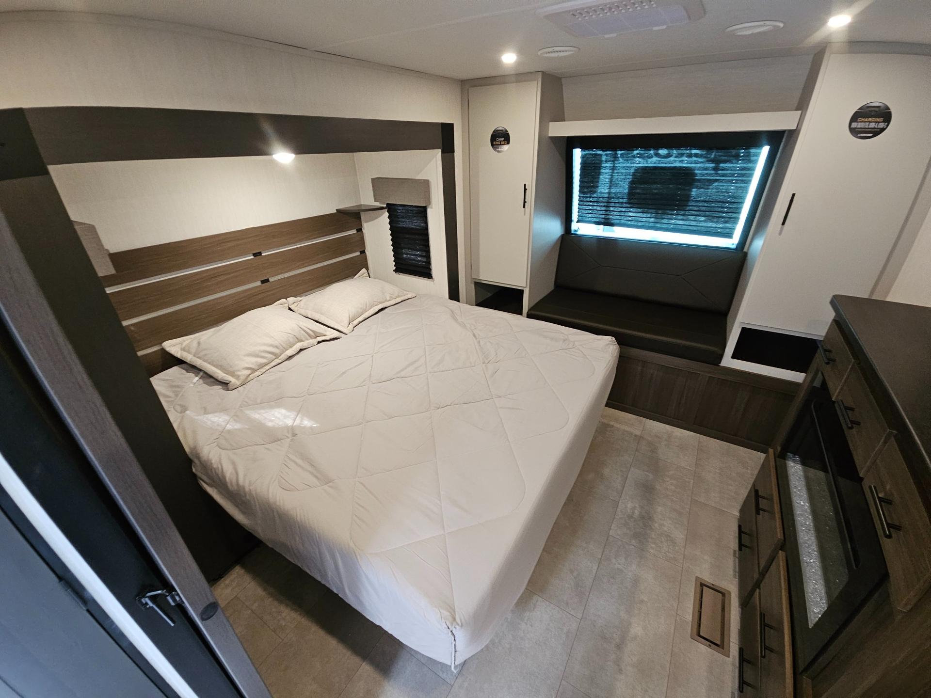 2026 Forest River 2026 Forest River LaCrosse - thumbnail 32