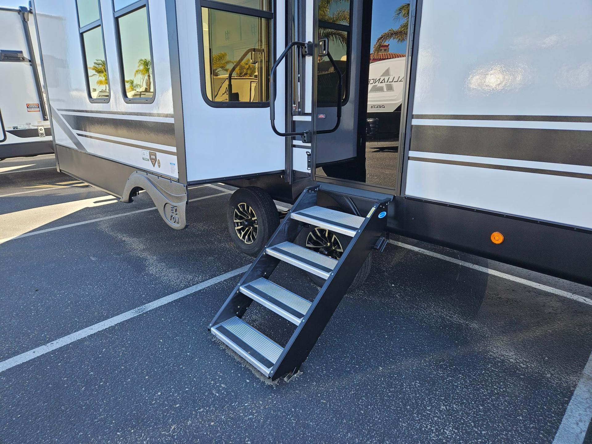 2026 Forest River 2026 Forest River LaCrosse - thumbnail 38