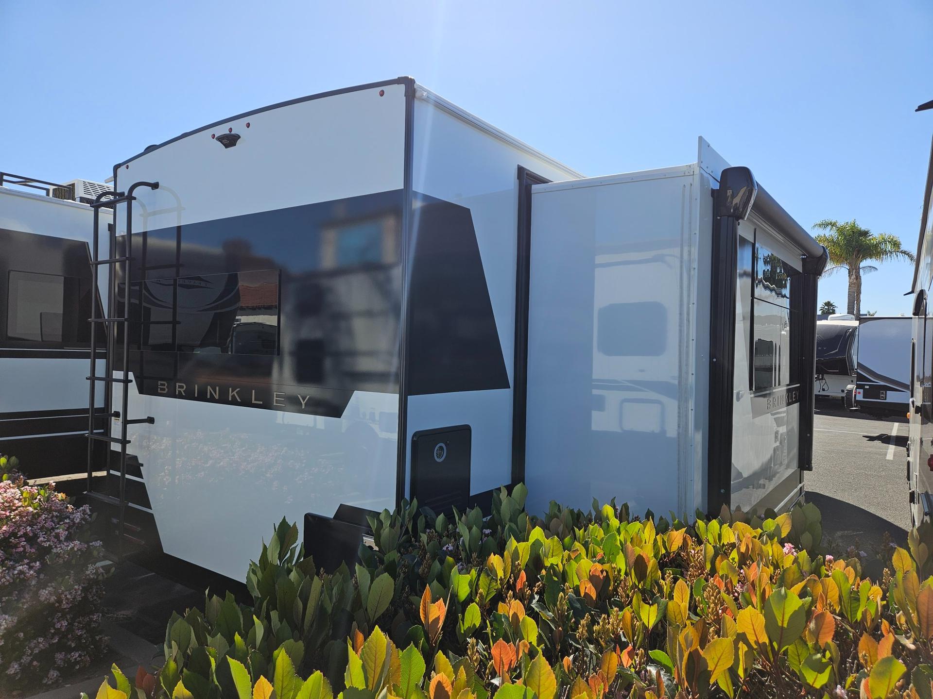 2026 Brinkley RV 2026 Brinkley RV Model I - thumbnail 3