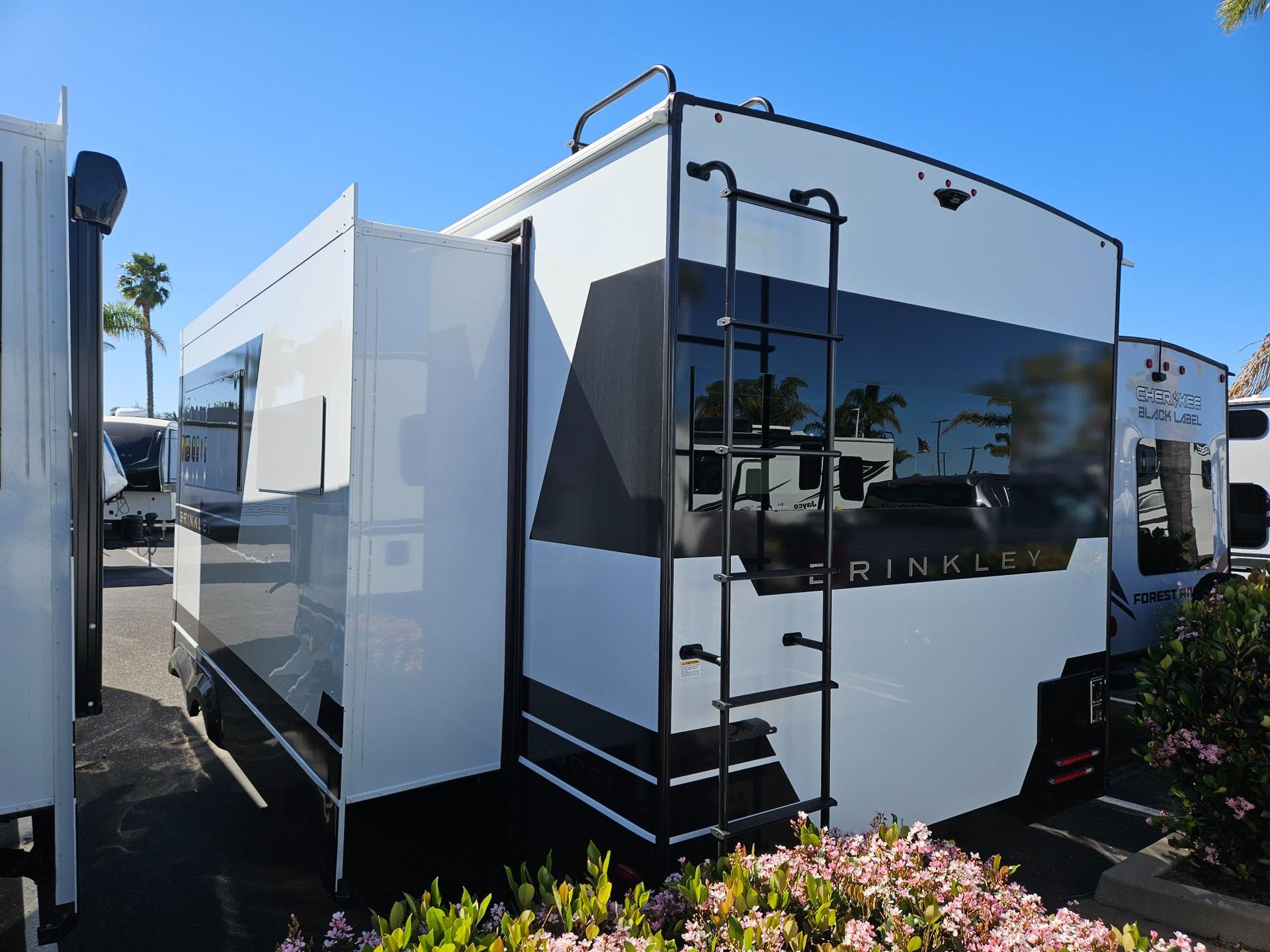 2026 Brinkley RV 2026 Brinkley RV Model I - thumbnail 4