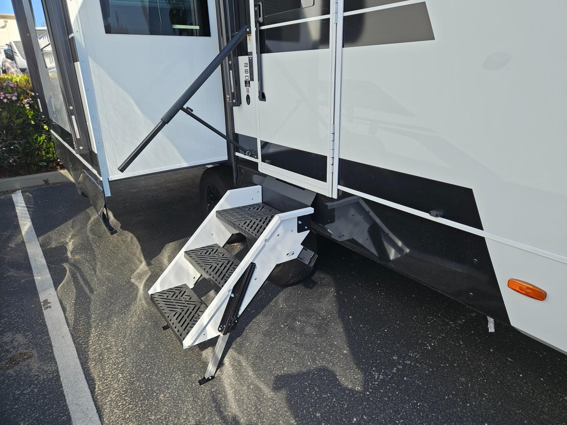 2026 Brinkley RV 2026 Brinkley RV Model I - thumbnail 10