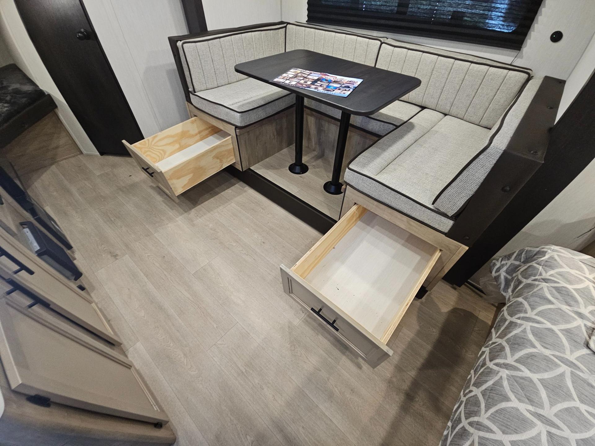 2026 Forest River RV 2026 Forest River RV Cherokee Wolf Pup Black Label - thumbnail 9