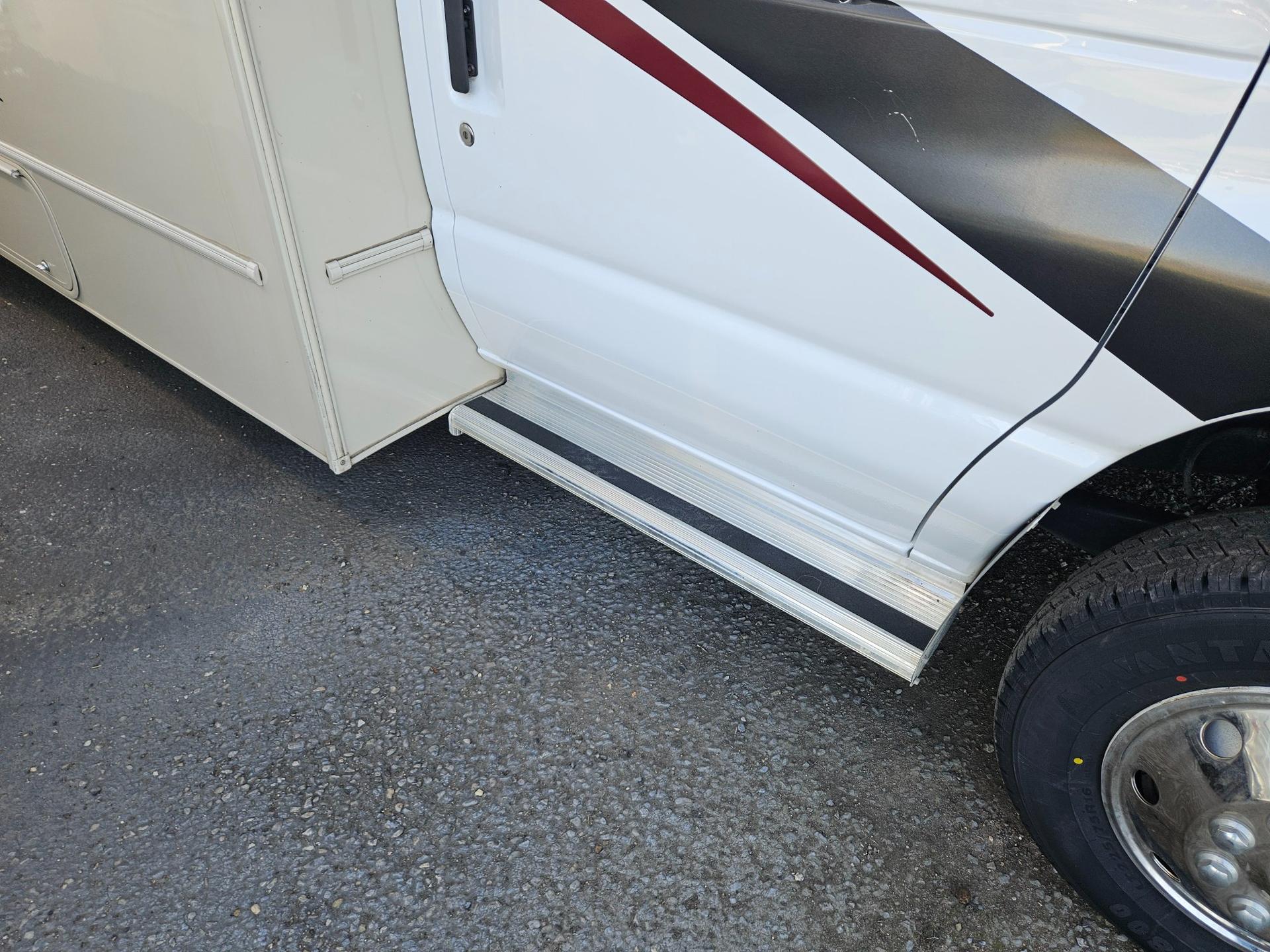 2020 Coachmen 2020 Coachmen Leprechaun - thumbnail 7