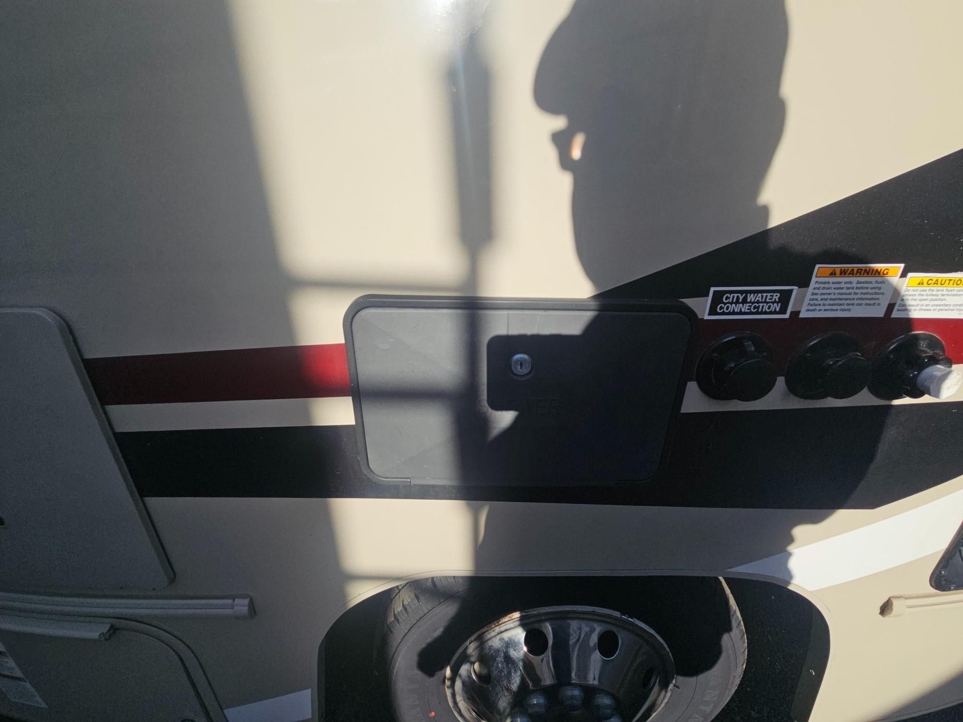 2020 Coachmen 2020 Coachmen Leprechaun - thumbnail 16