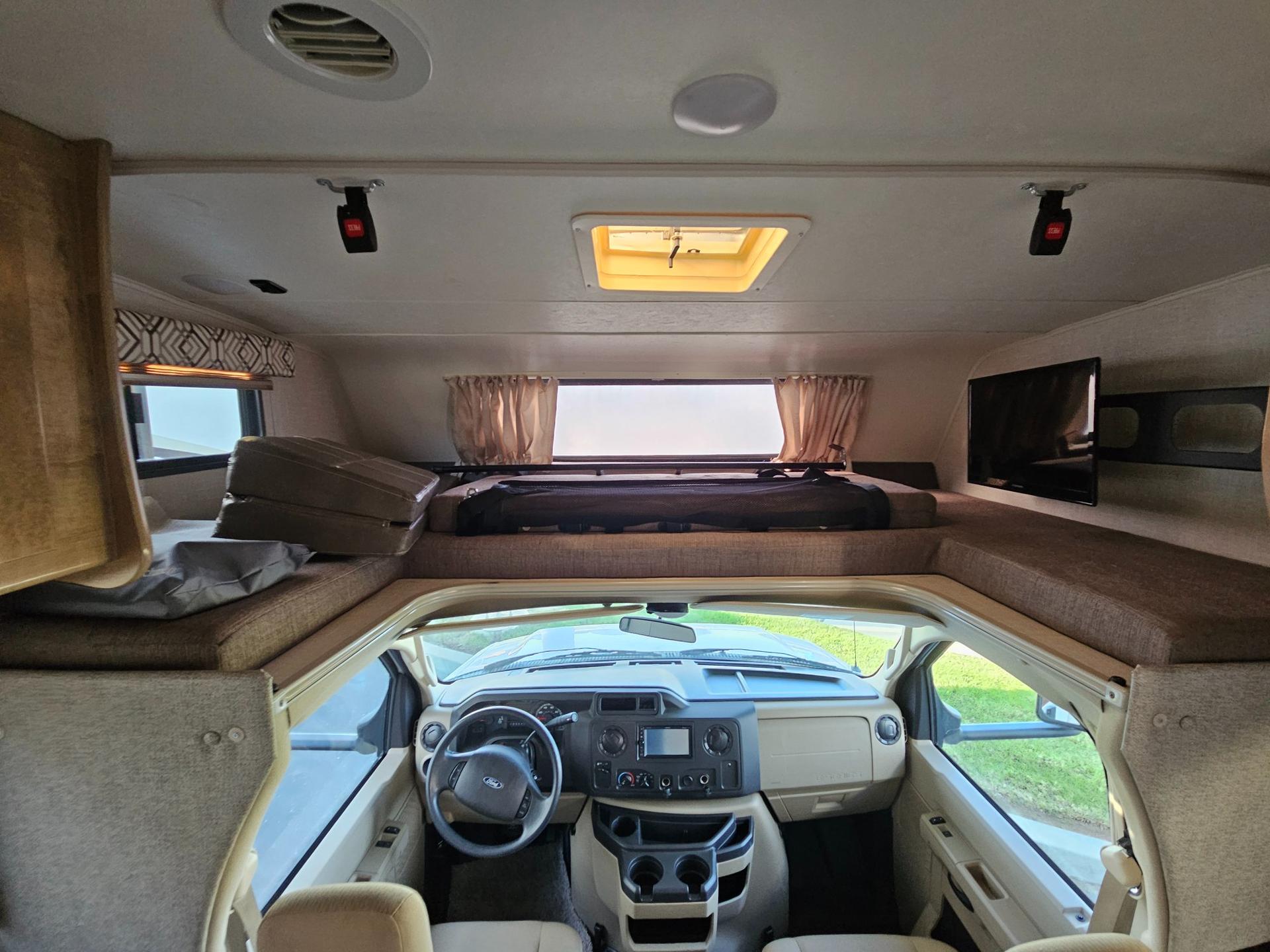 2020 Coachmen 2020 Coachmen Leprechaun - thumbnail 24