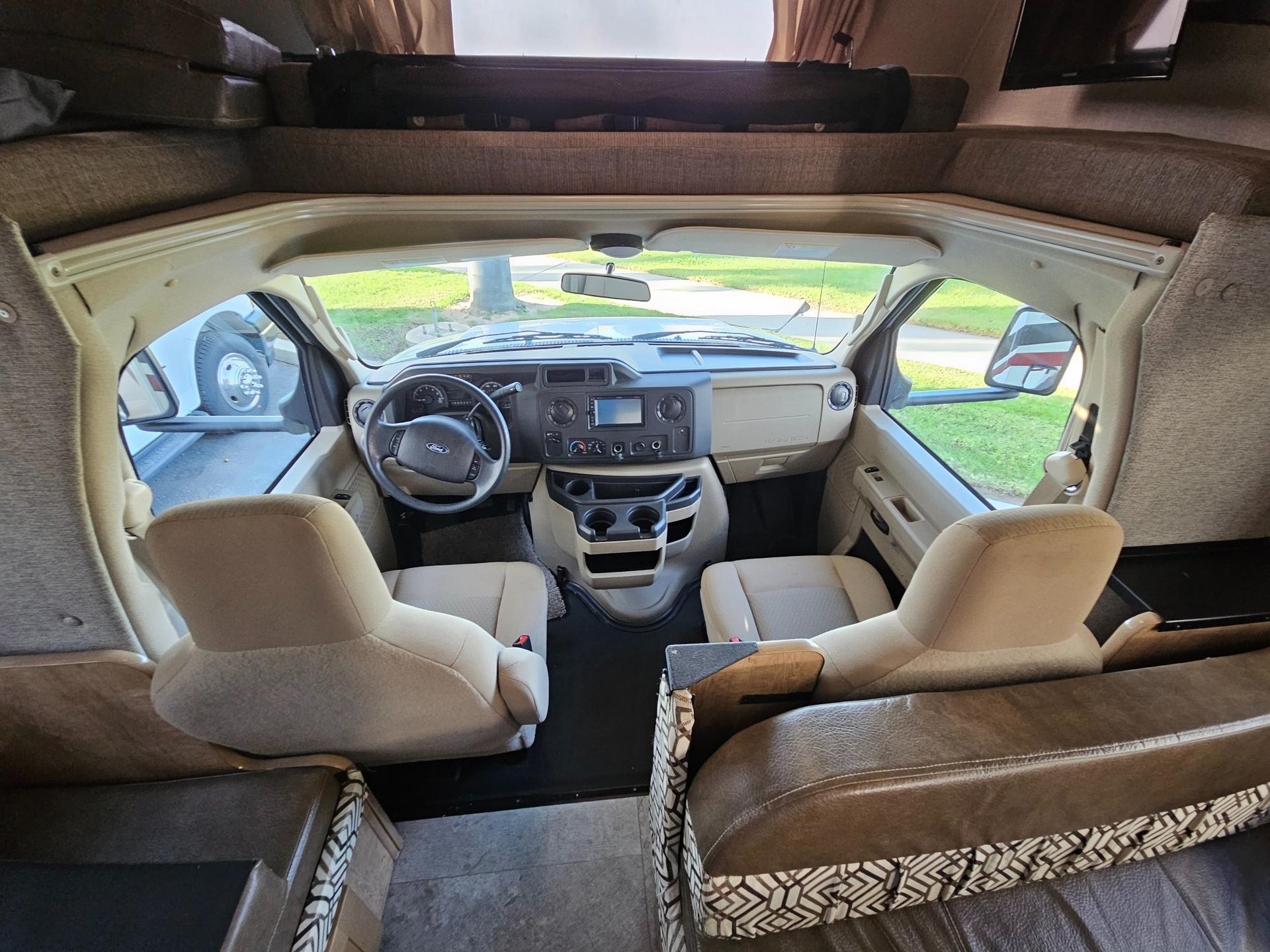 2020 Coachmen 2020 Coachmen Leprechaun - thumbnail 25