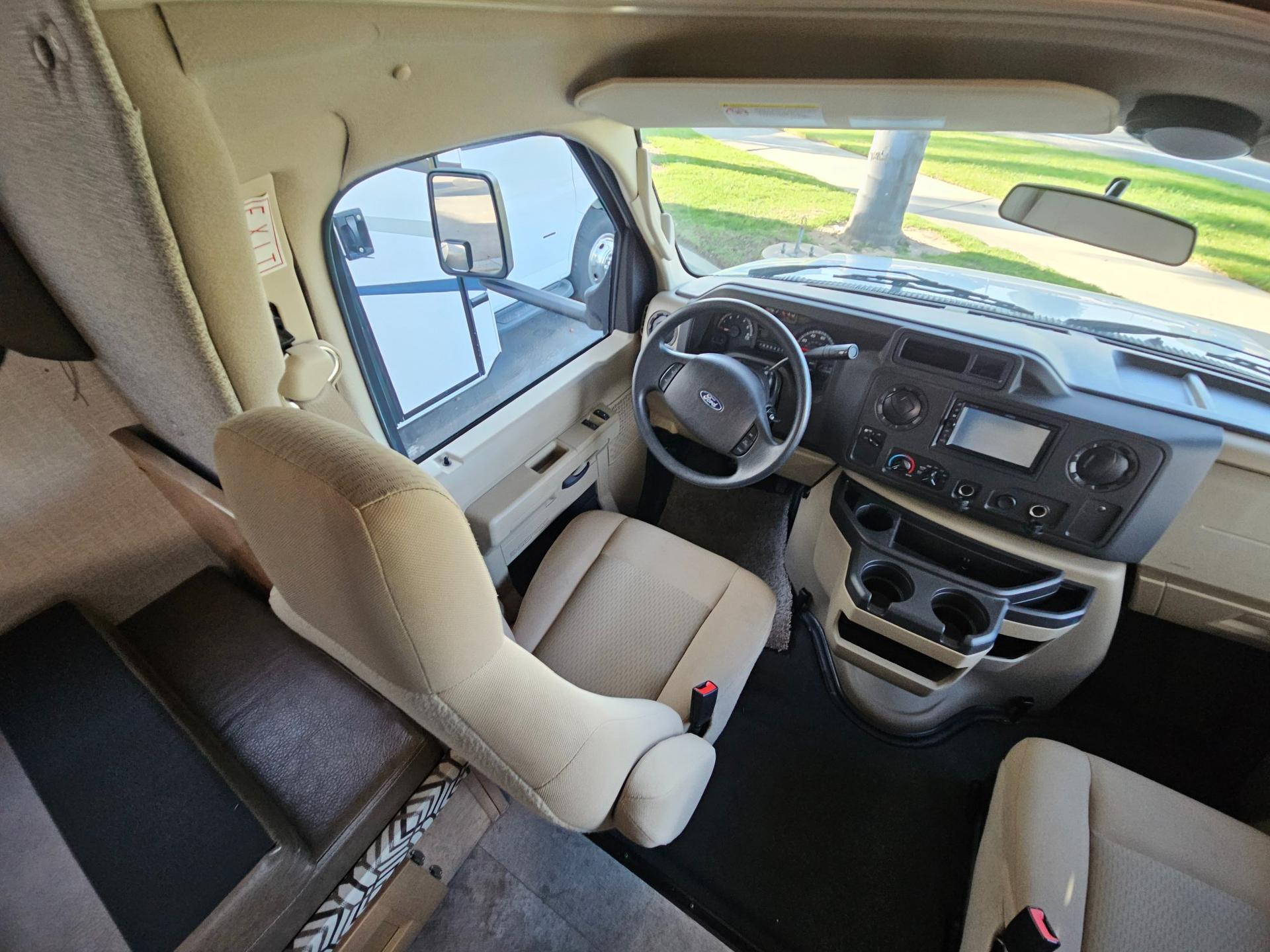 2020 Coachmen 2020 Coachmen Leprechaun - thumbnail 26