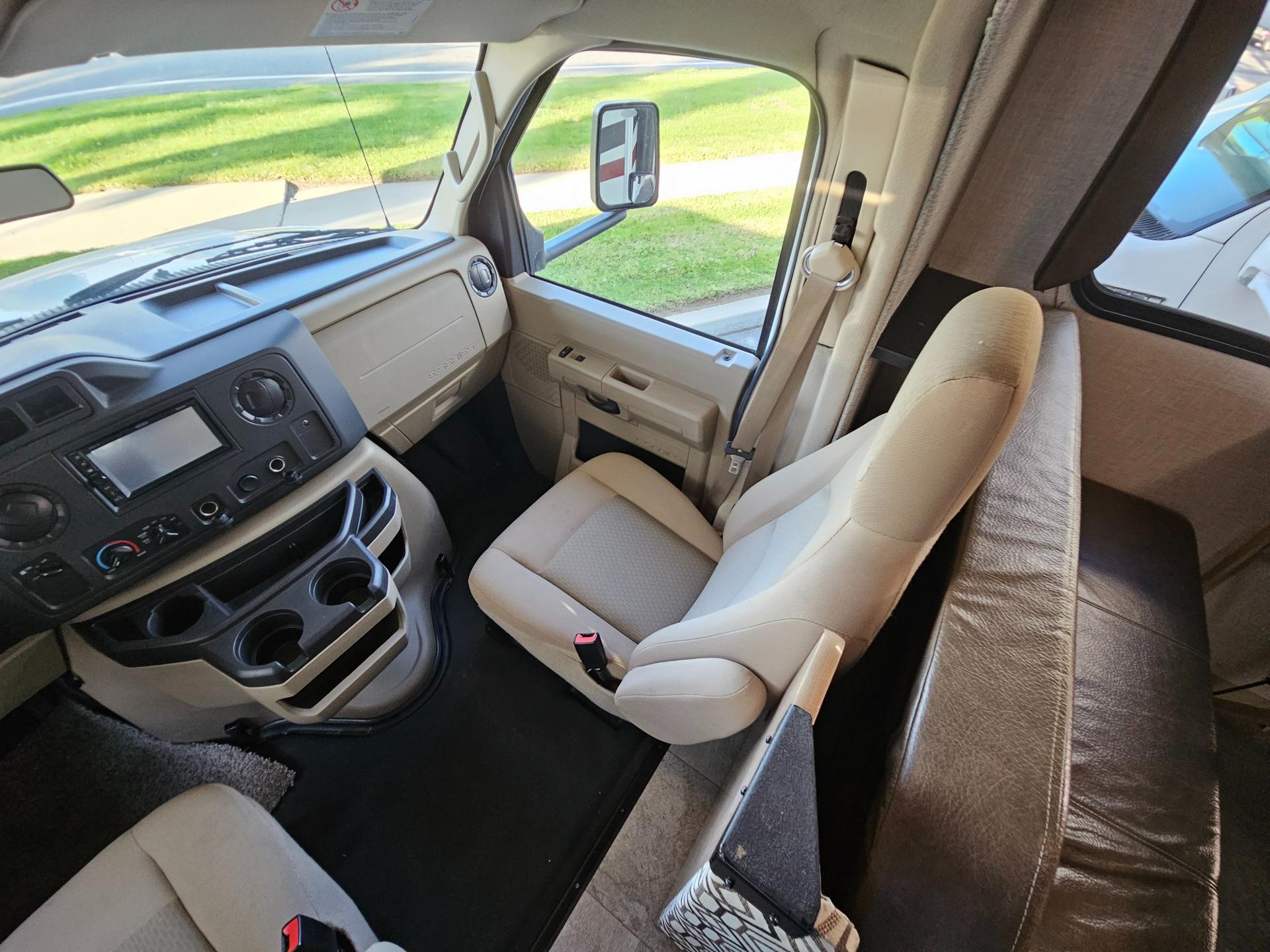 2020 Coachmen 2020 Coachmen Leprechaun - thumbnail 27