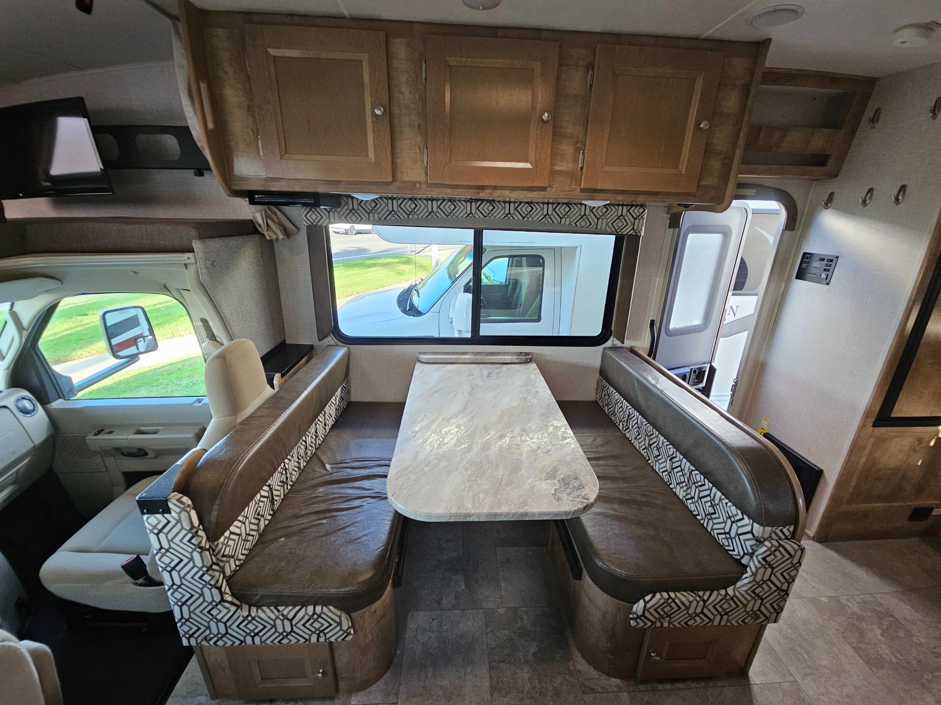 2020 Coachmen 2020 Coachmen Leprechaun - thumbnail 31