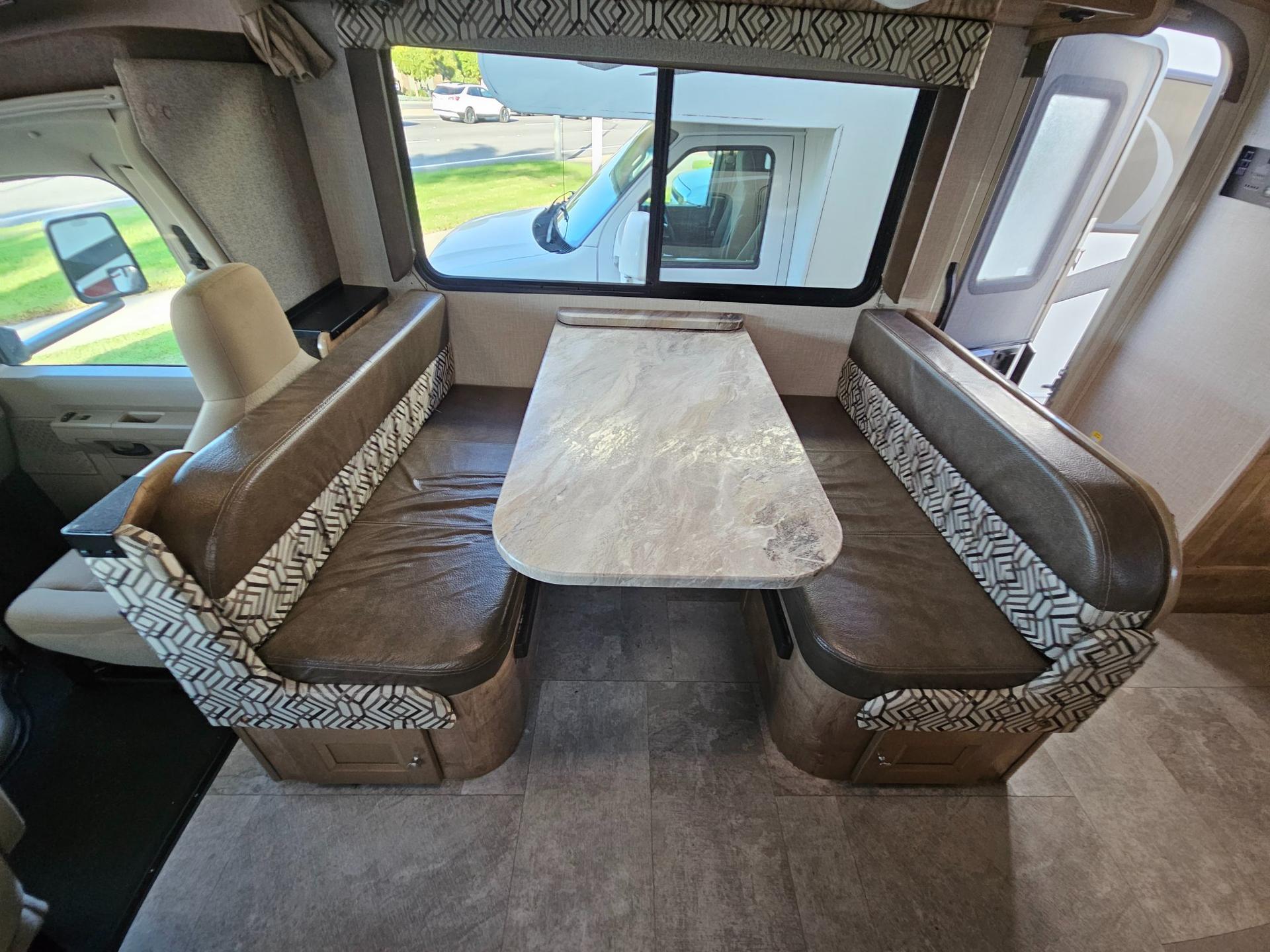 2020 Coachmen 2020 Coachmen Leprechaun - thumbnail 32