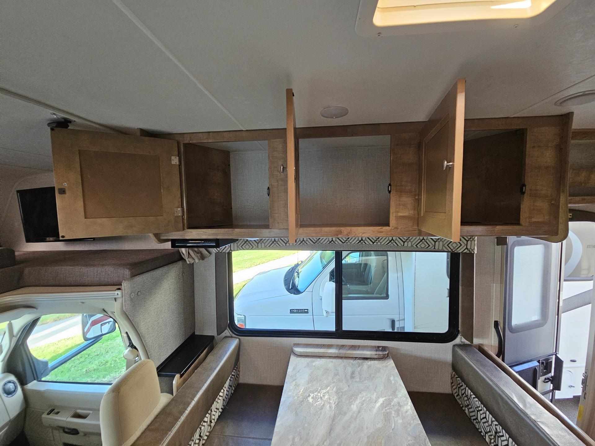 2020 Coachmen 2020 Coachmen Leprechaun - thumbnail 33