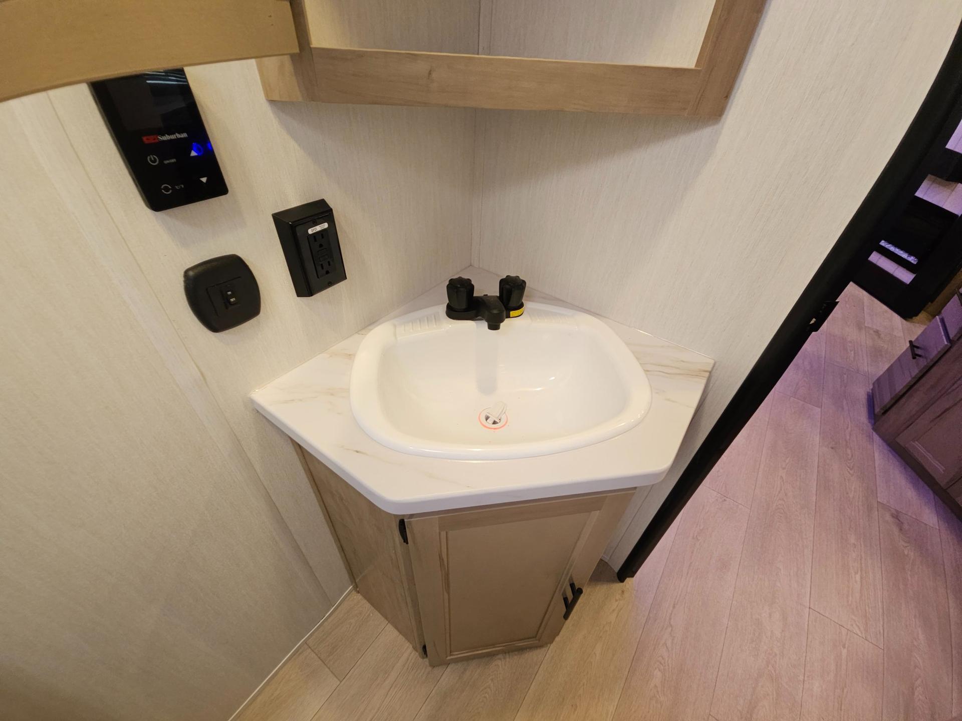 2026 Forest River 2026 Forest River Cherokee Grey Wolf - thumbnail 31